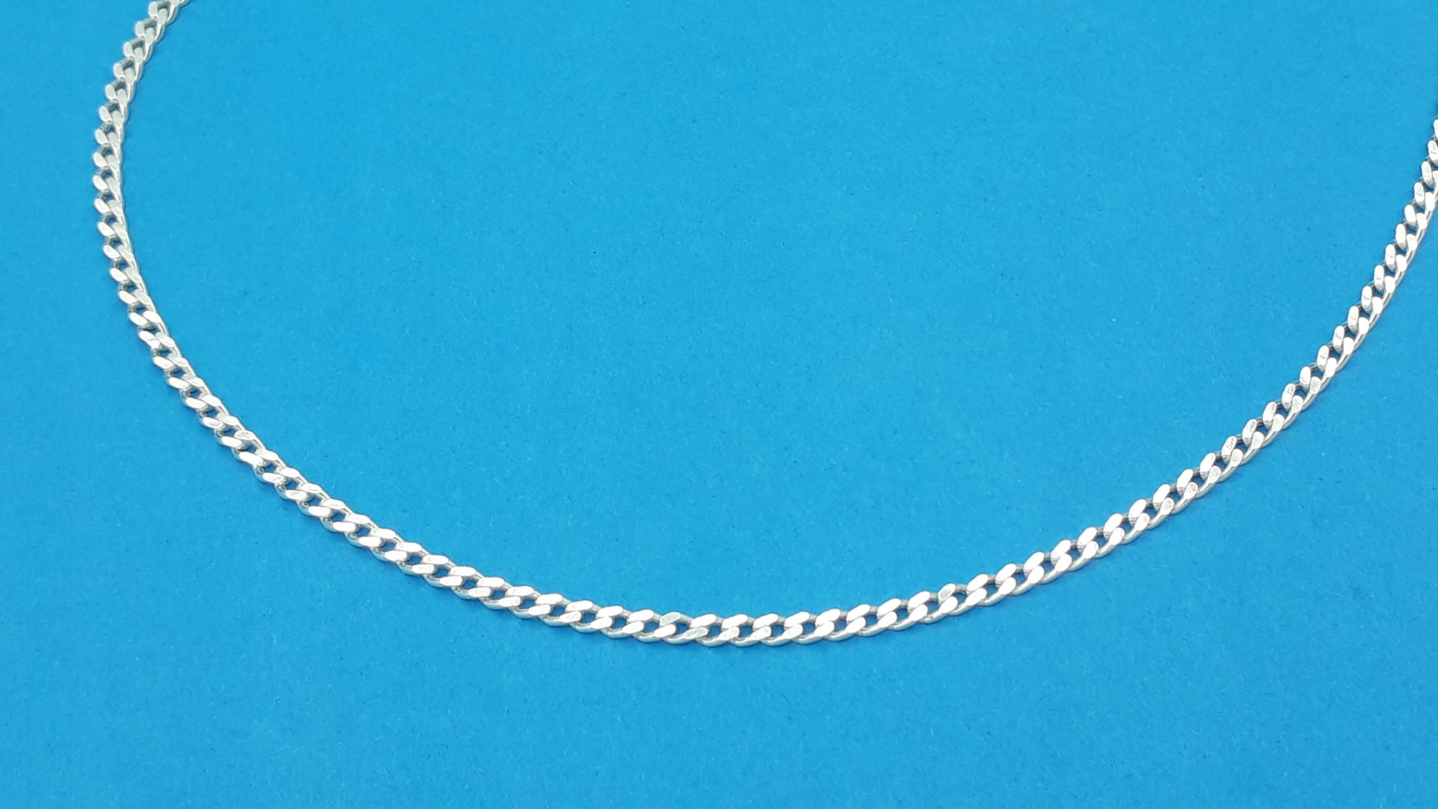 Řetízek . Stříbro ryzost 925 Osazený diamanty. 60 cm.