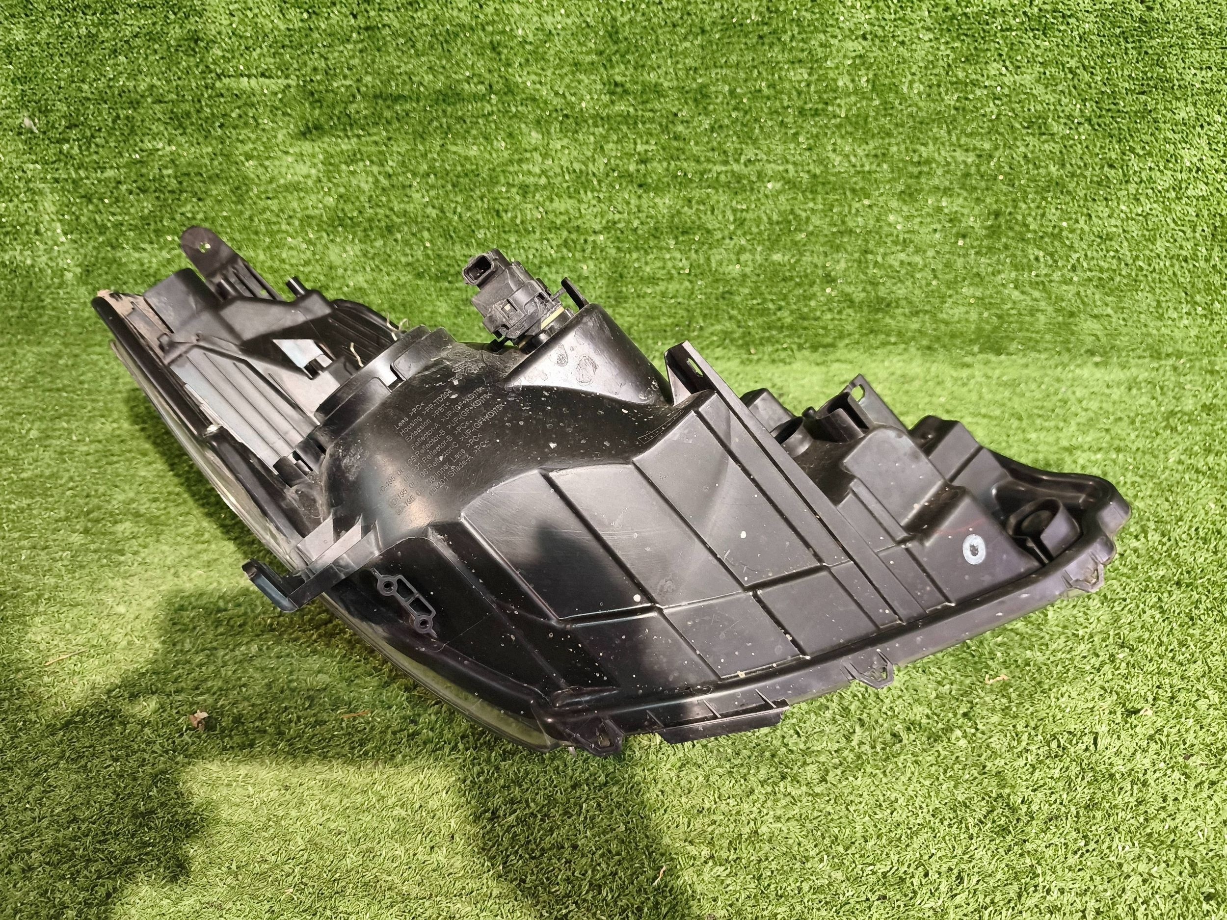 REFLEKTOR left front TOYOTA YARIS III LIFT 17- NR.R1445