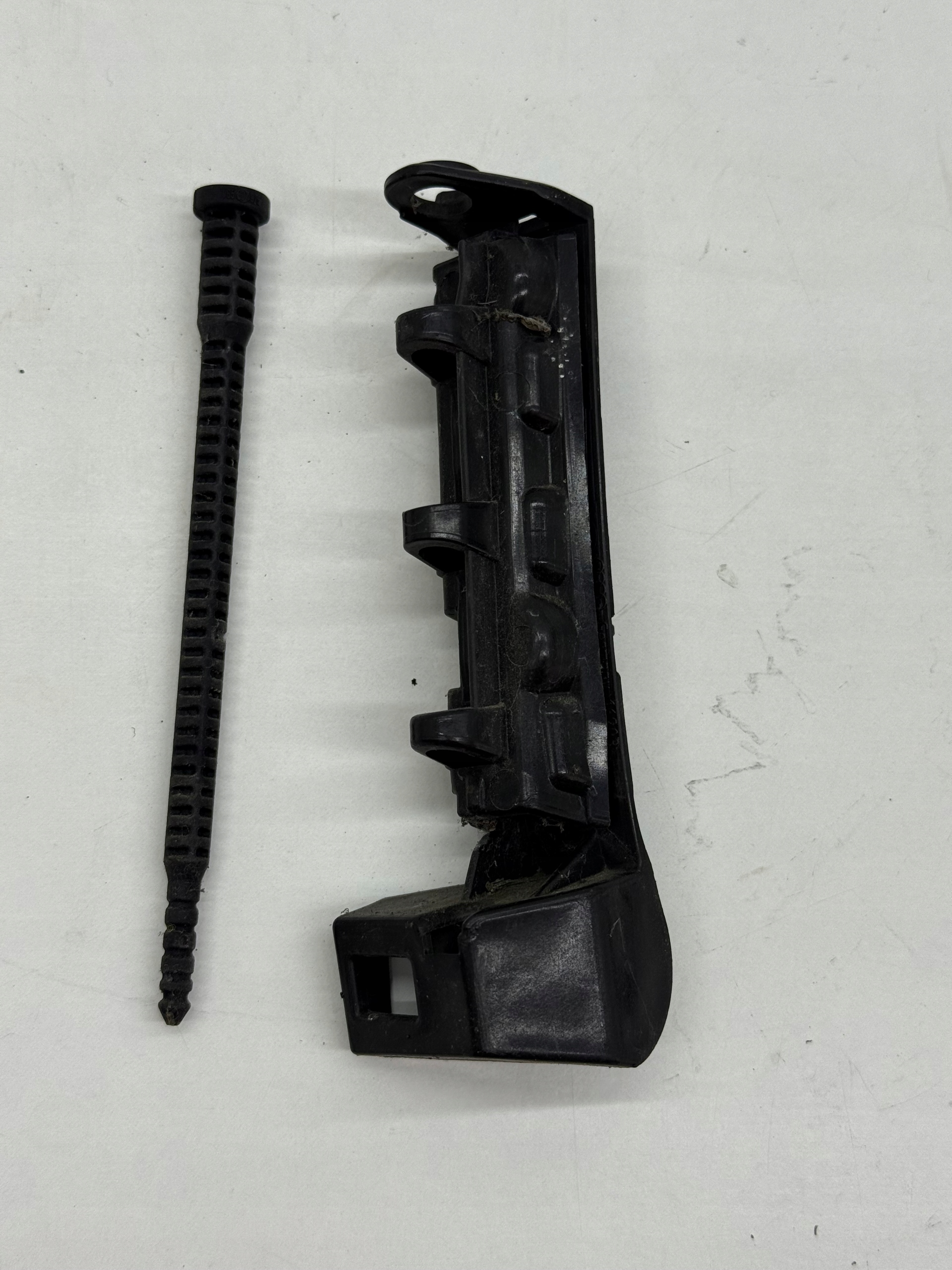AUDI A6 C7 Berline uchywt Support plaque Support prowadnica Pare choc Droite Arrière