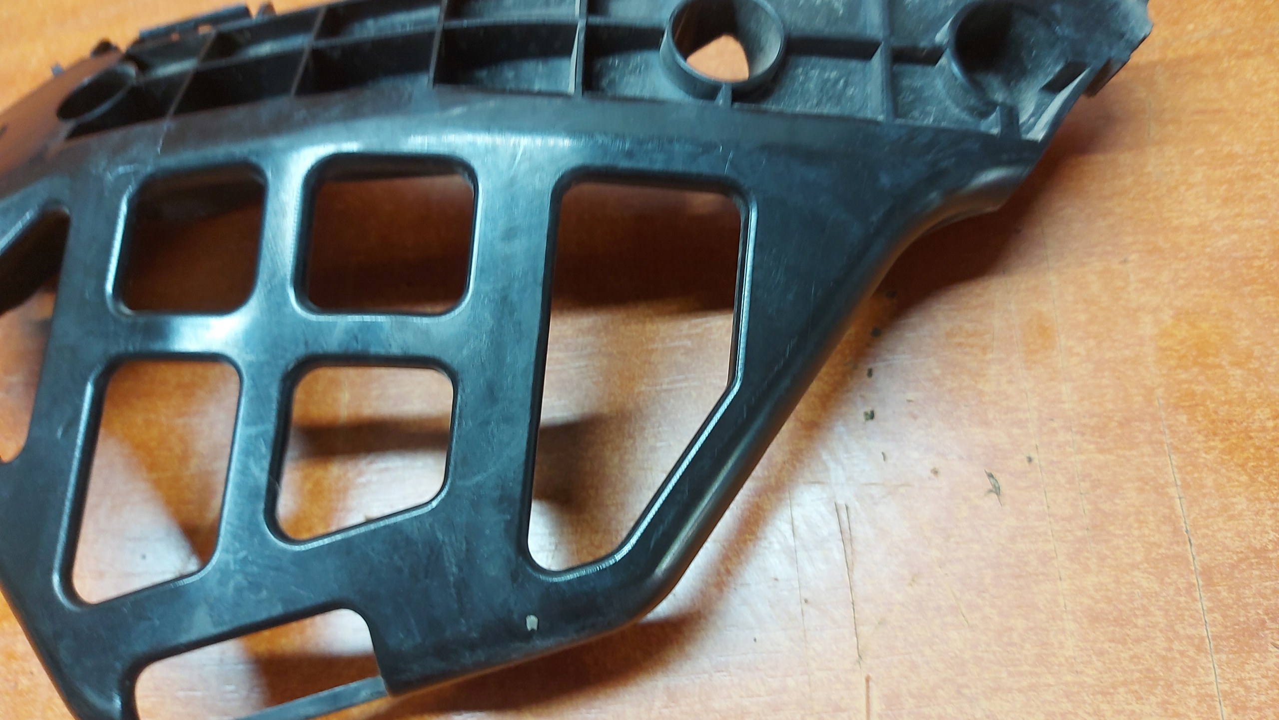 bumper bracket left front front TOYOTA AURIS II 12