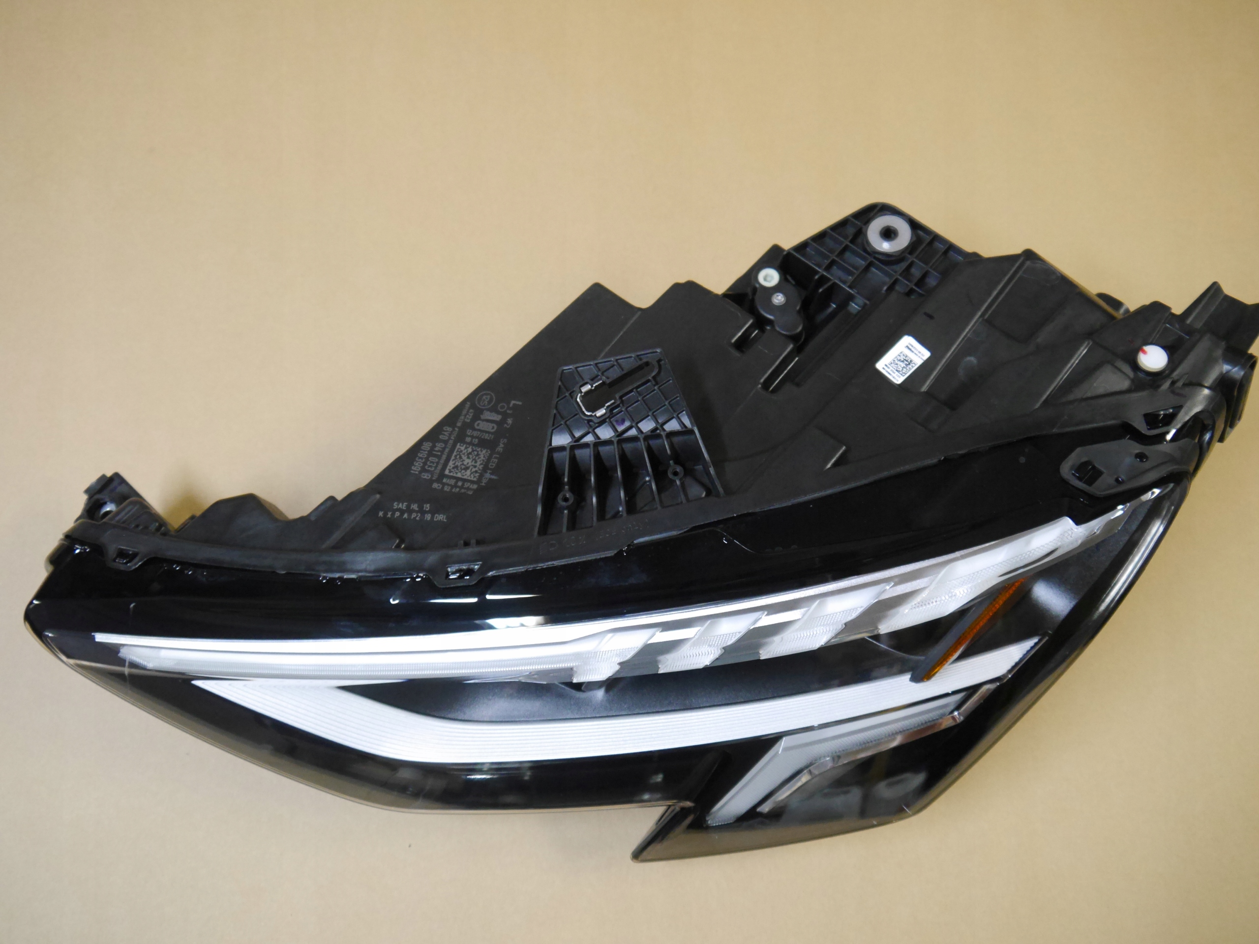 AUDI A3 8Y LAMPA DIODOWA FULL LED 8Y0941033B Producent części Audi OE