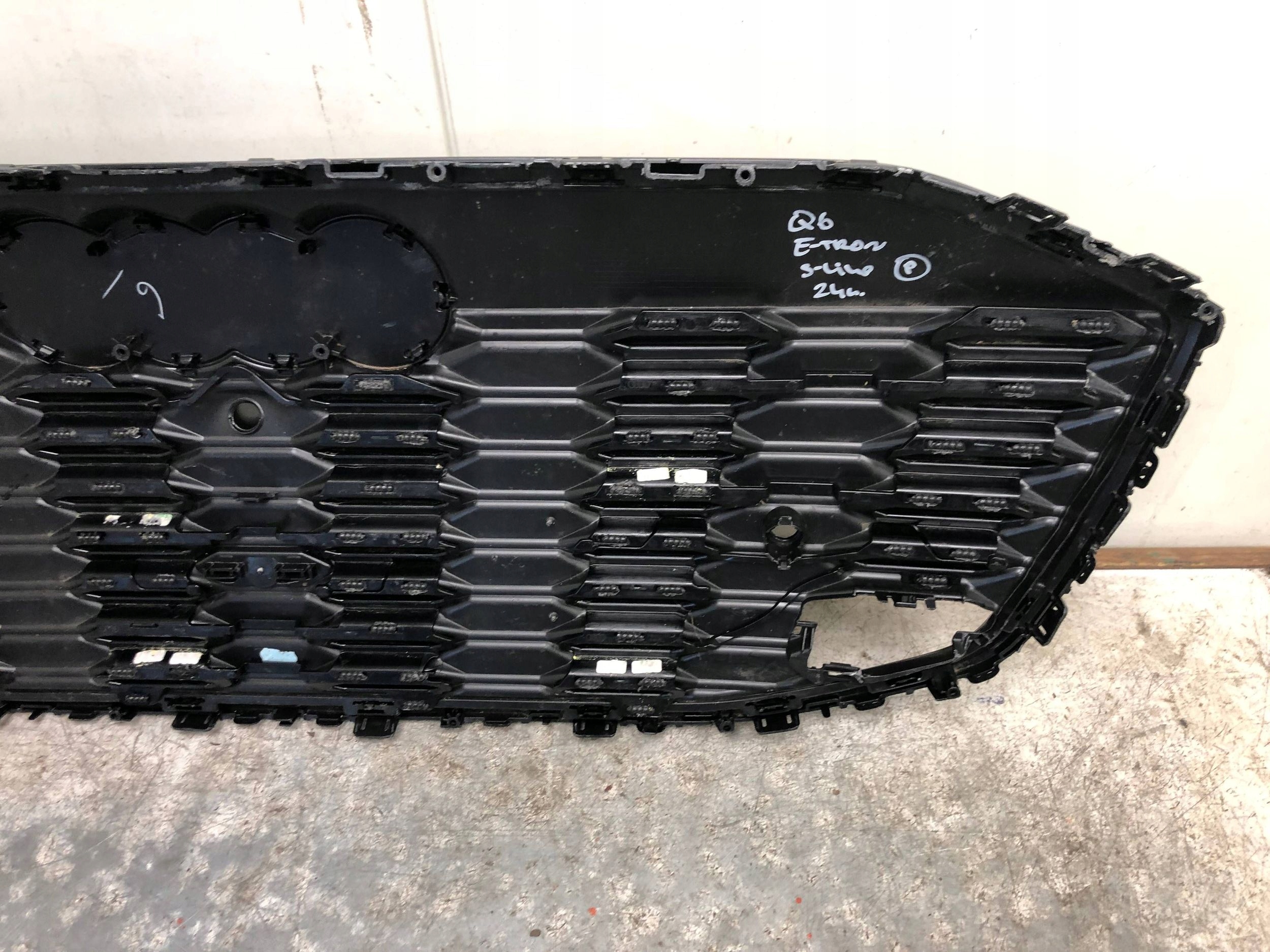 Grill Grill AUDI Q6 E-TRON S-LINE 85H853653A
