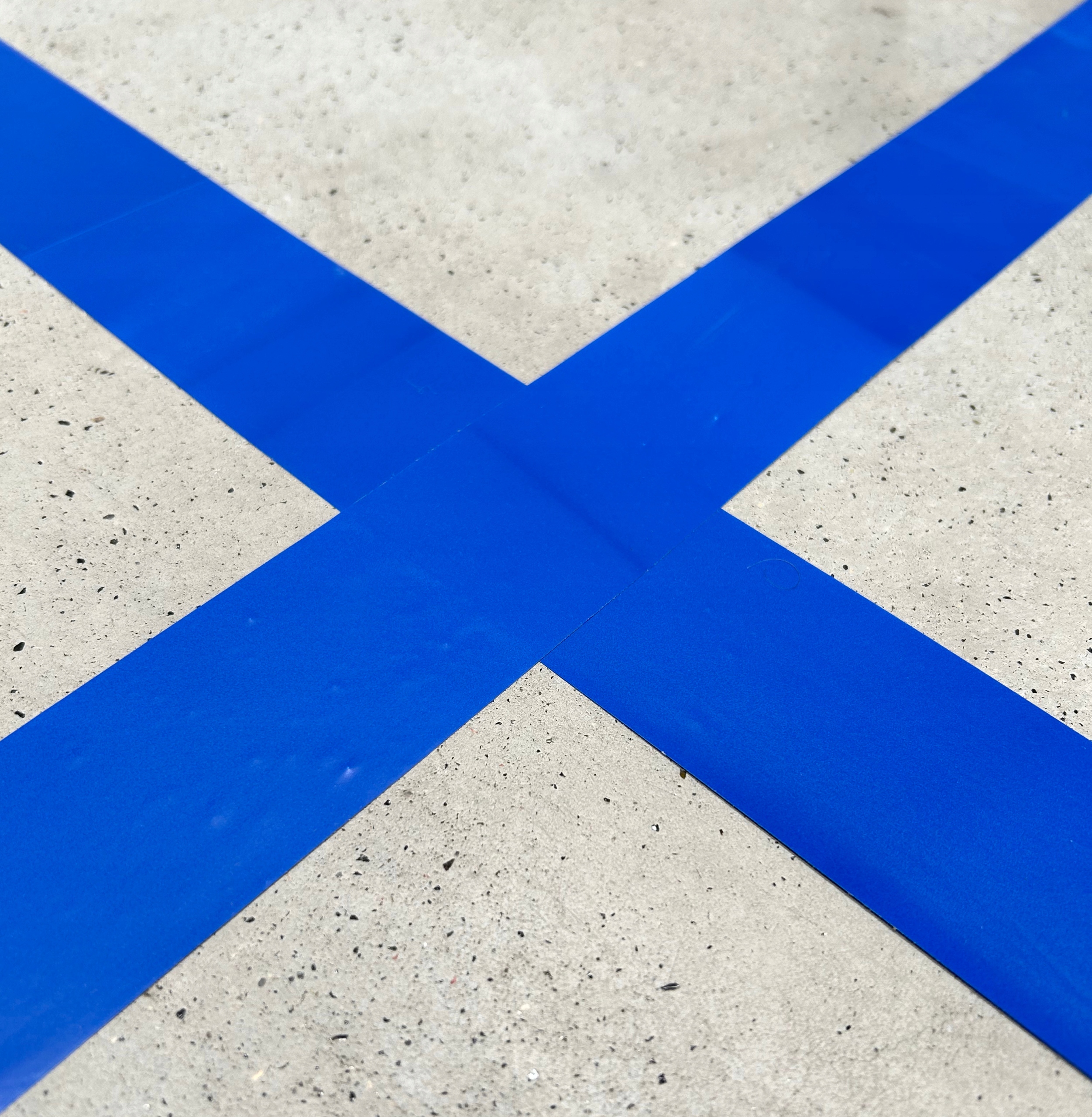 TAŚMA OSTRZEGAWCZA NIEBIESKA OZNACZENIOWA DO LINII SAMOPRZYLEPNA 50x33m Marka Elastica