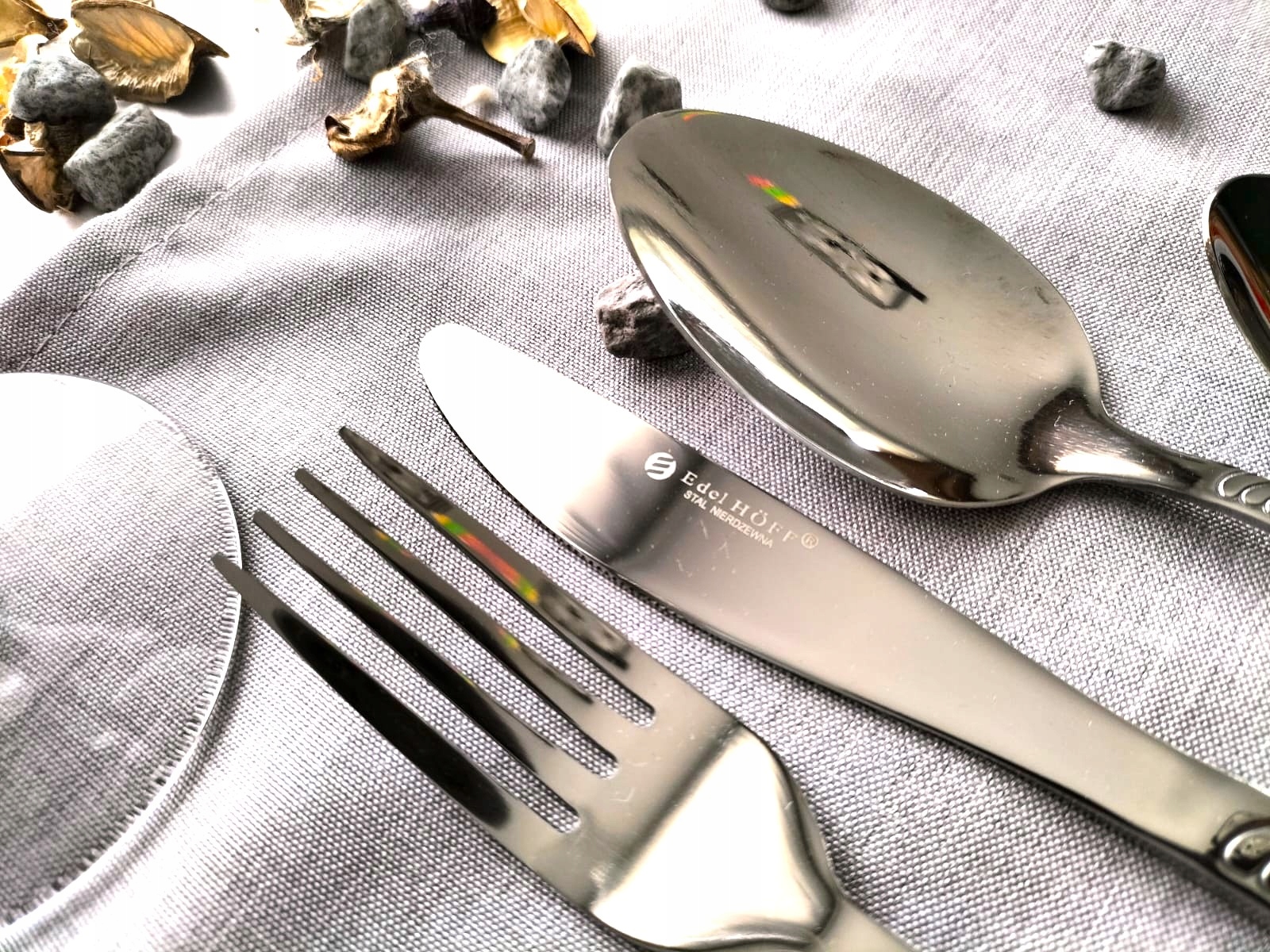 ZESTAW SZTUĆCÓW NA 12 OSÓB SZTUĆCE POŁYSK KOMPLET WALIZKA 72 EL Kod producenta 8142