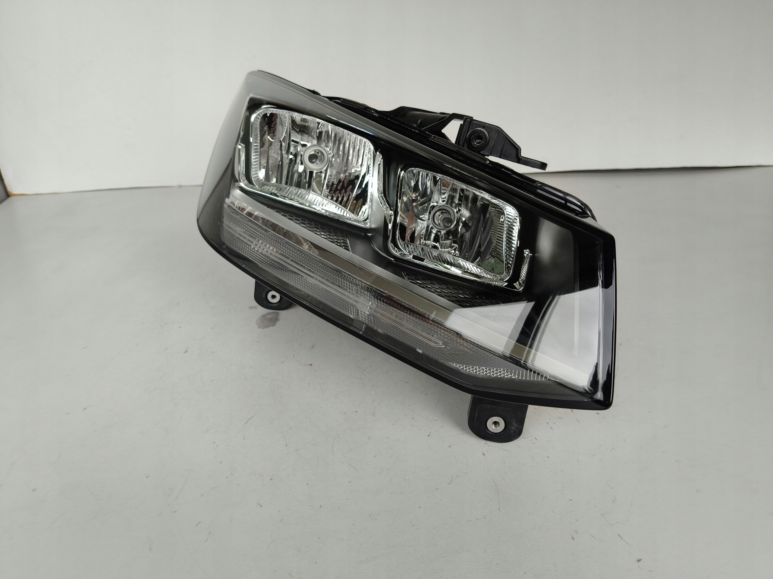 light right REFLEKTOR AUDI Q2 81A 16