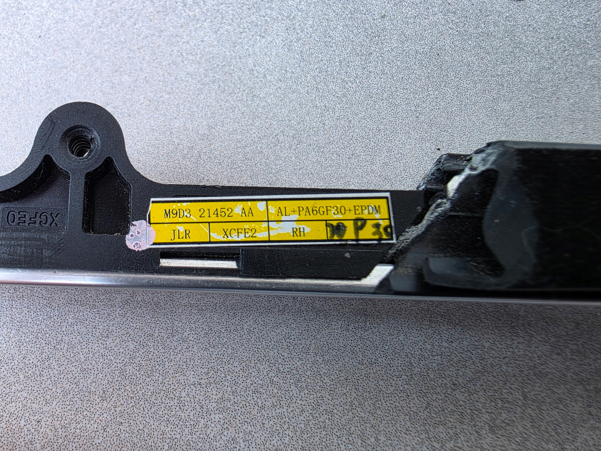 right moulding dust JAGUAR and-PACE M9D3-21452-AA KA5/N26