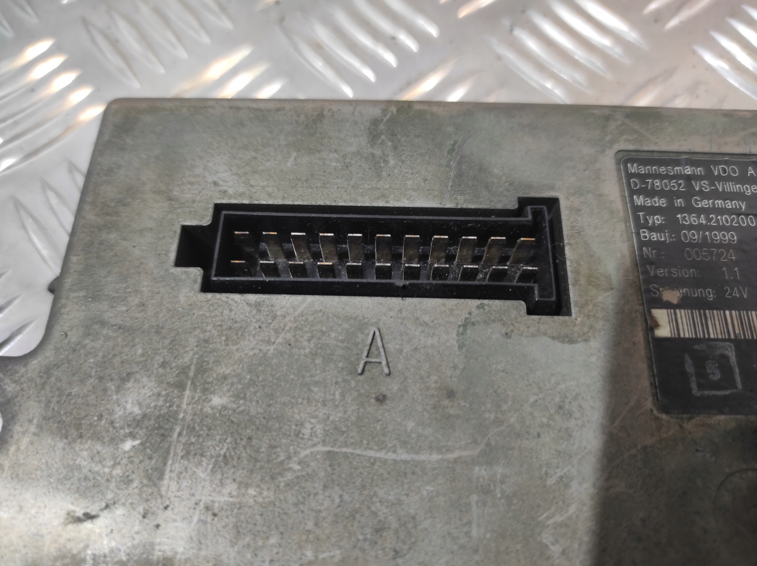 computer control unit MUX2-B VDO AG D-78052 1364.21020001 WERSJA 1.1 NR.005724