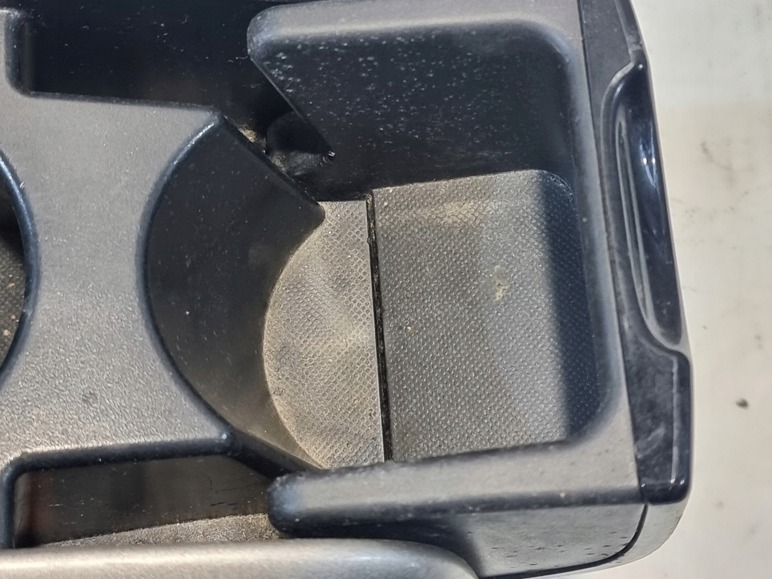 Держатель на капхолдер oe 1A823-006G 1A8C1-009G TOYOTA PRIUS II 08r