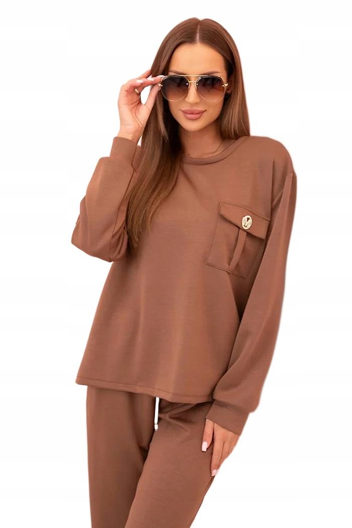 Camelový tepláková souprava s ozdobnou kapsou a jednoduchými kalhotami