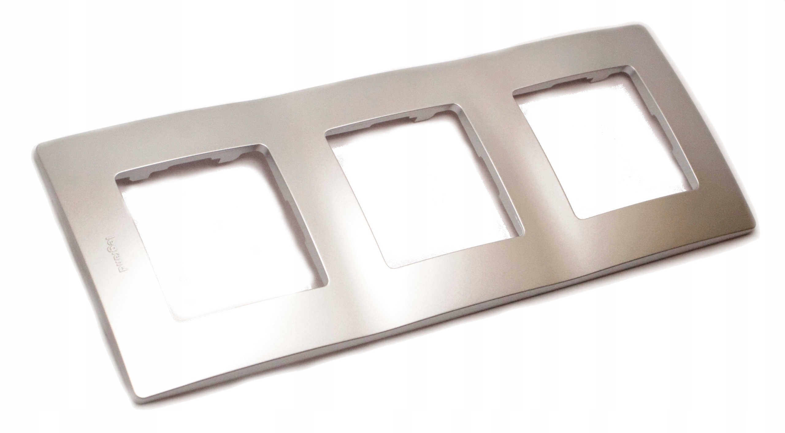 

Ramka potrójna aluminium Legrand Niloe 397043