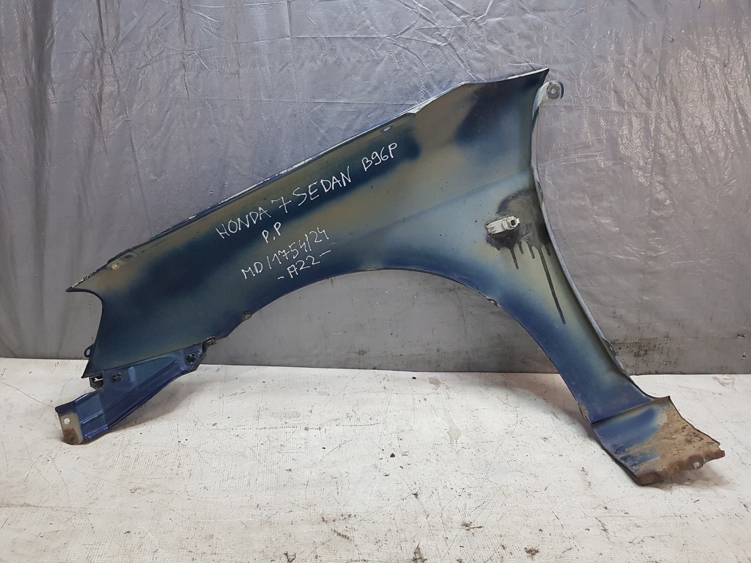 Aile HONDA 7 Berline Droite Avant KOD LAKIERU B96P Graphite