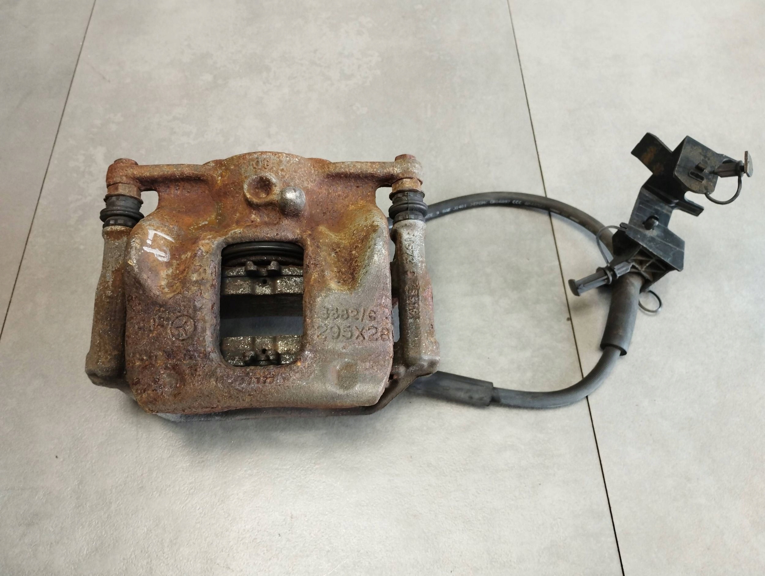 Mercedes-Benz B W246 W242 caliper left front A24638