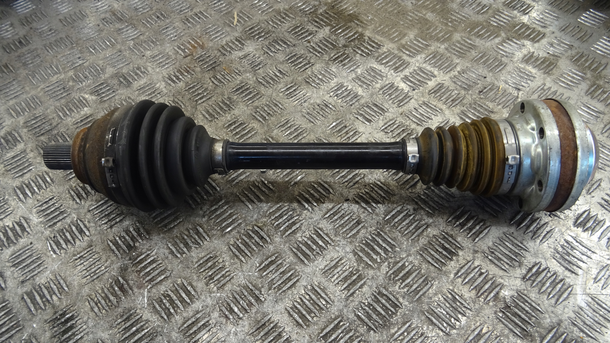 Volkswagen OE 2K3407271B semi-axis short.