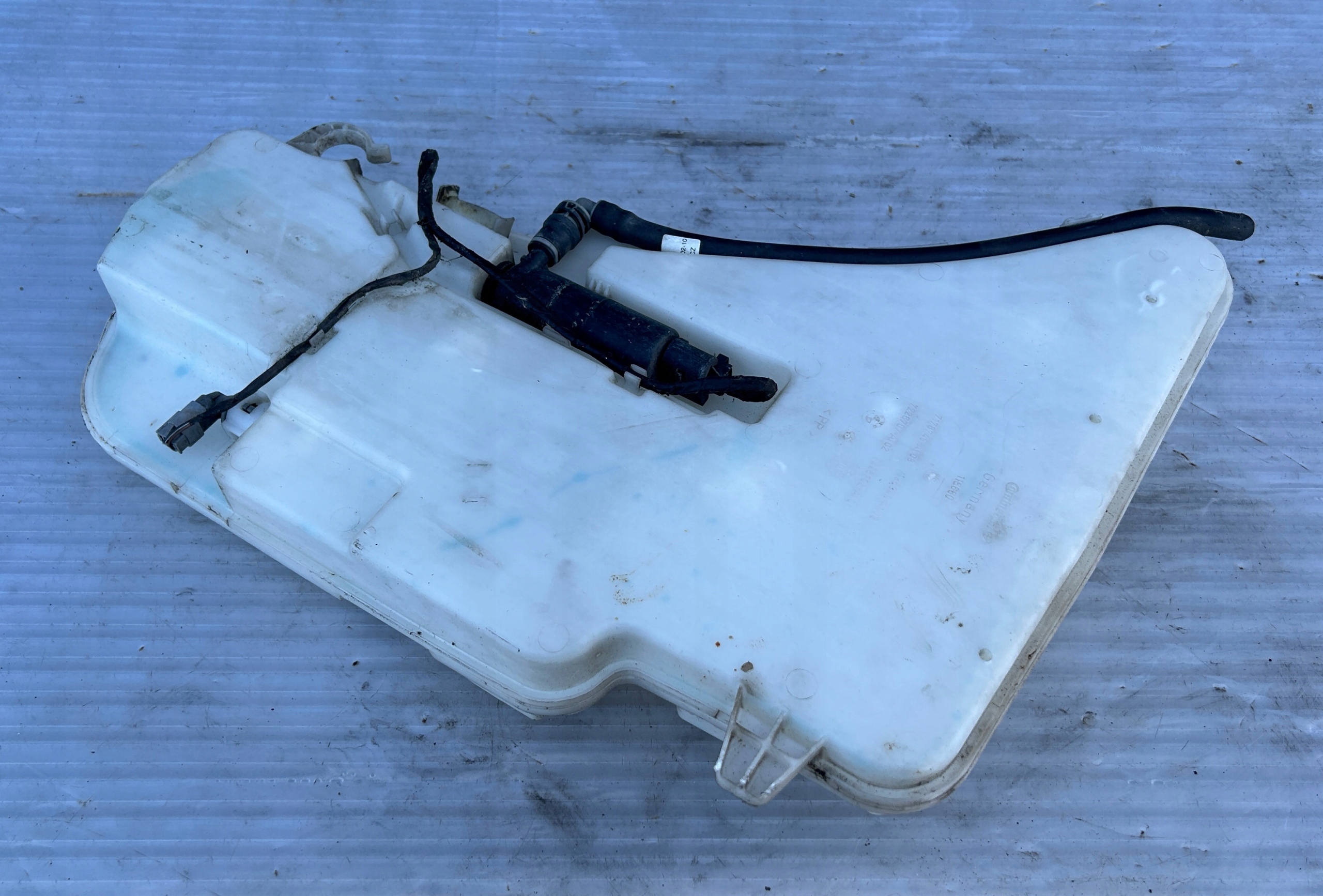 washer fluid tank BMW 7 F01 7178745