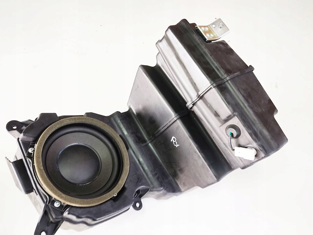 861600WM10 - Lexus RX 450h III 09-15 сабвуфер