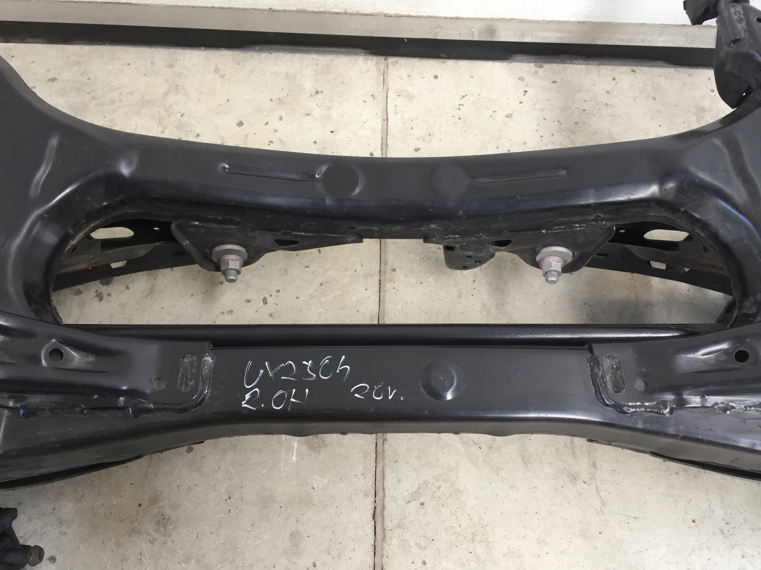 LEXUS UX 250H 21r 2.0 HYBRID BELKA ZAWIESZENIA TYŁ Typ samochodu 4x4/SUV Samochody osobowe