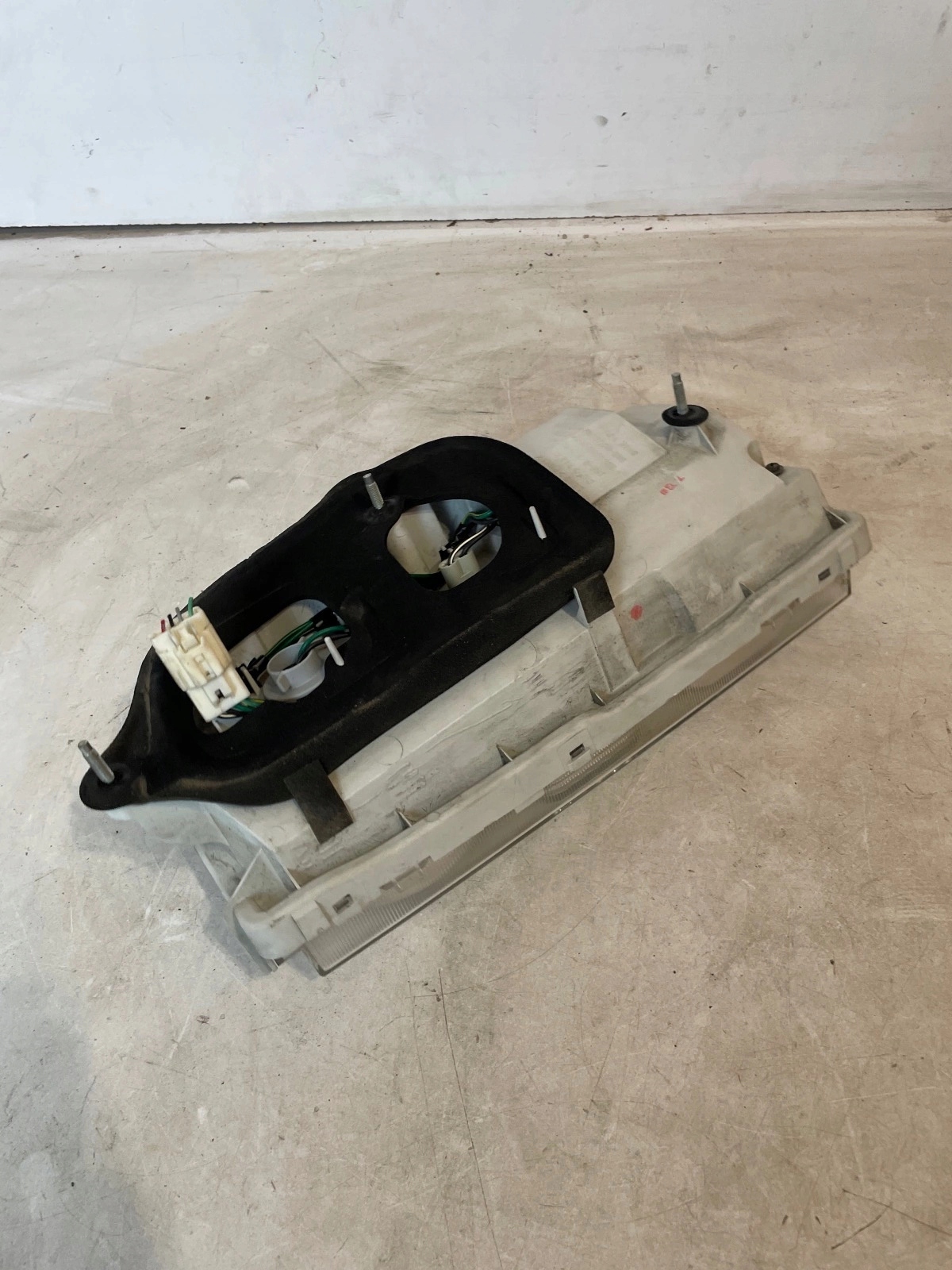 фонарь левый nissan ELGRAND E51 led