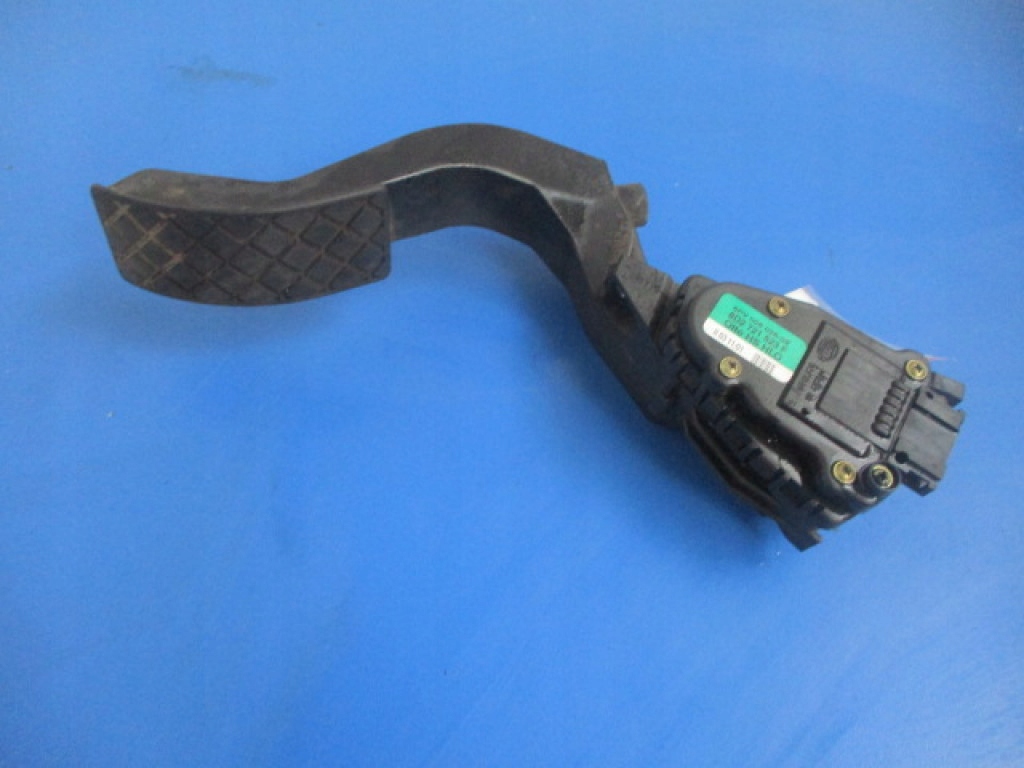 vw PASSAT B5 педаль потенциометр газа 8D2721523F Hella