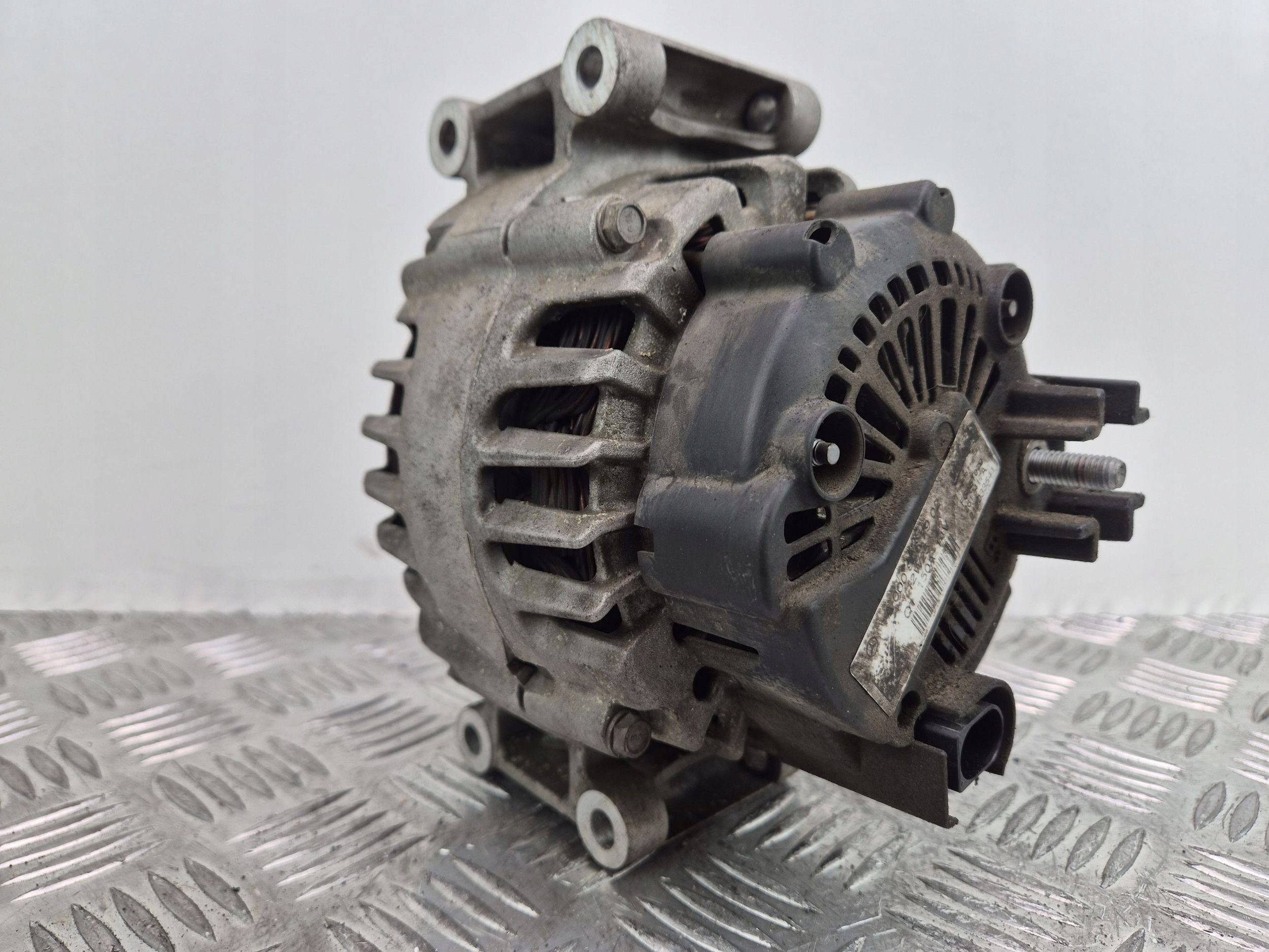 Mercedes C200 CGI W204 Alternator A0009067902 M271