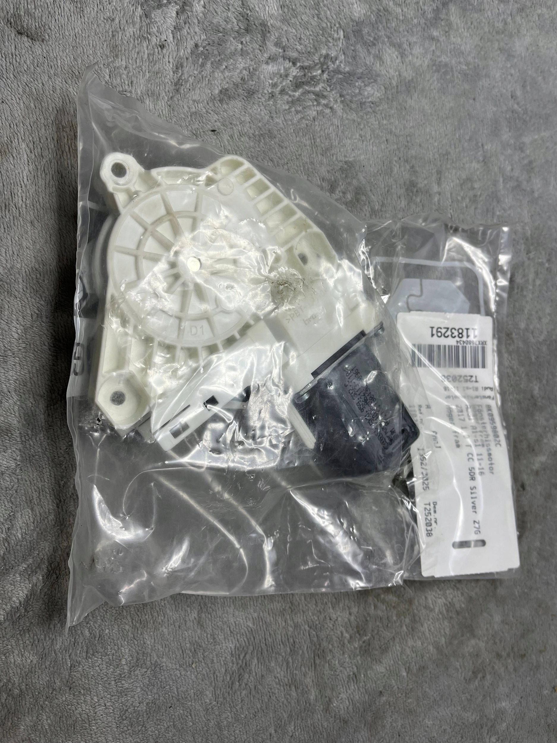 8K0959802C mini motor window regulator right front AUDI OE !J