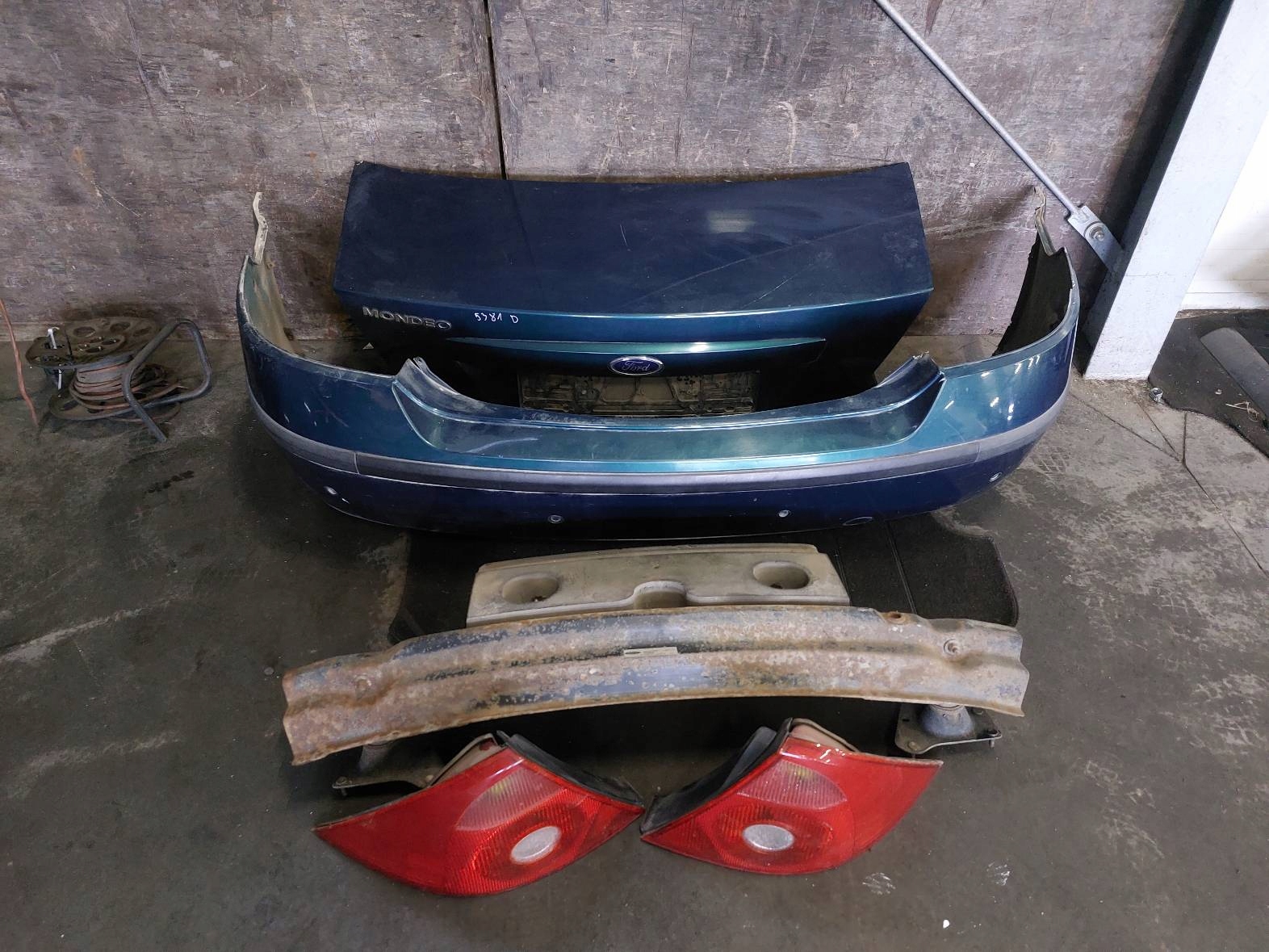 complete rear part FORD MONDEO MK3 trunk door bumper lights rear part