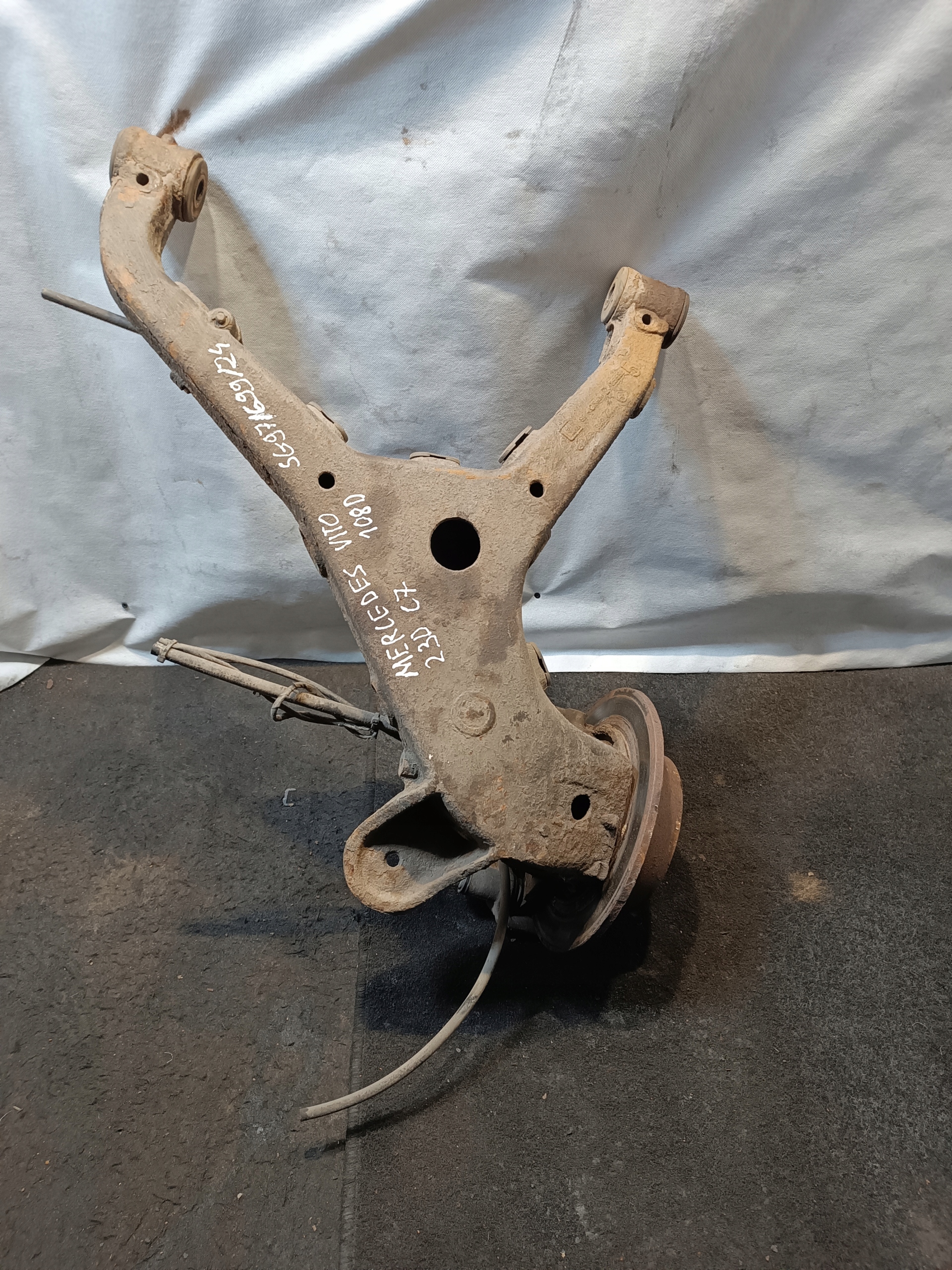 arm swing left rear part MERCEDES VITO 108D 1998r