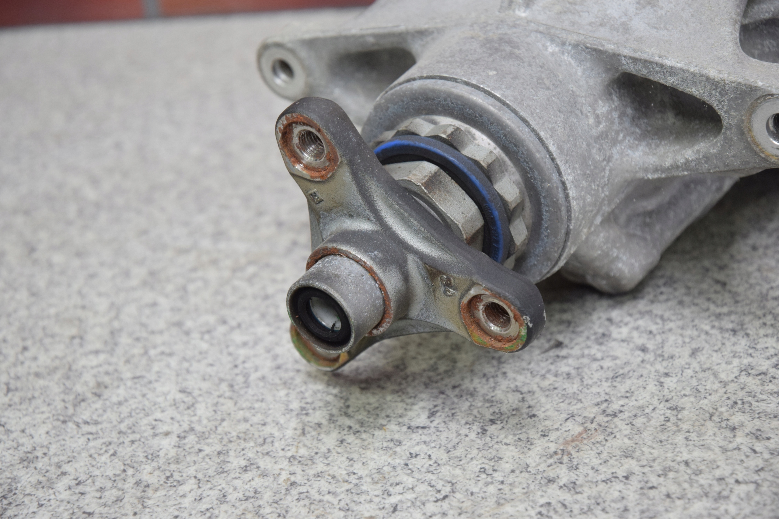 rear differential diff BMW 8 G14 G15 G16 8686657 8686658