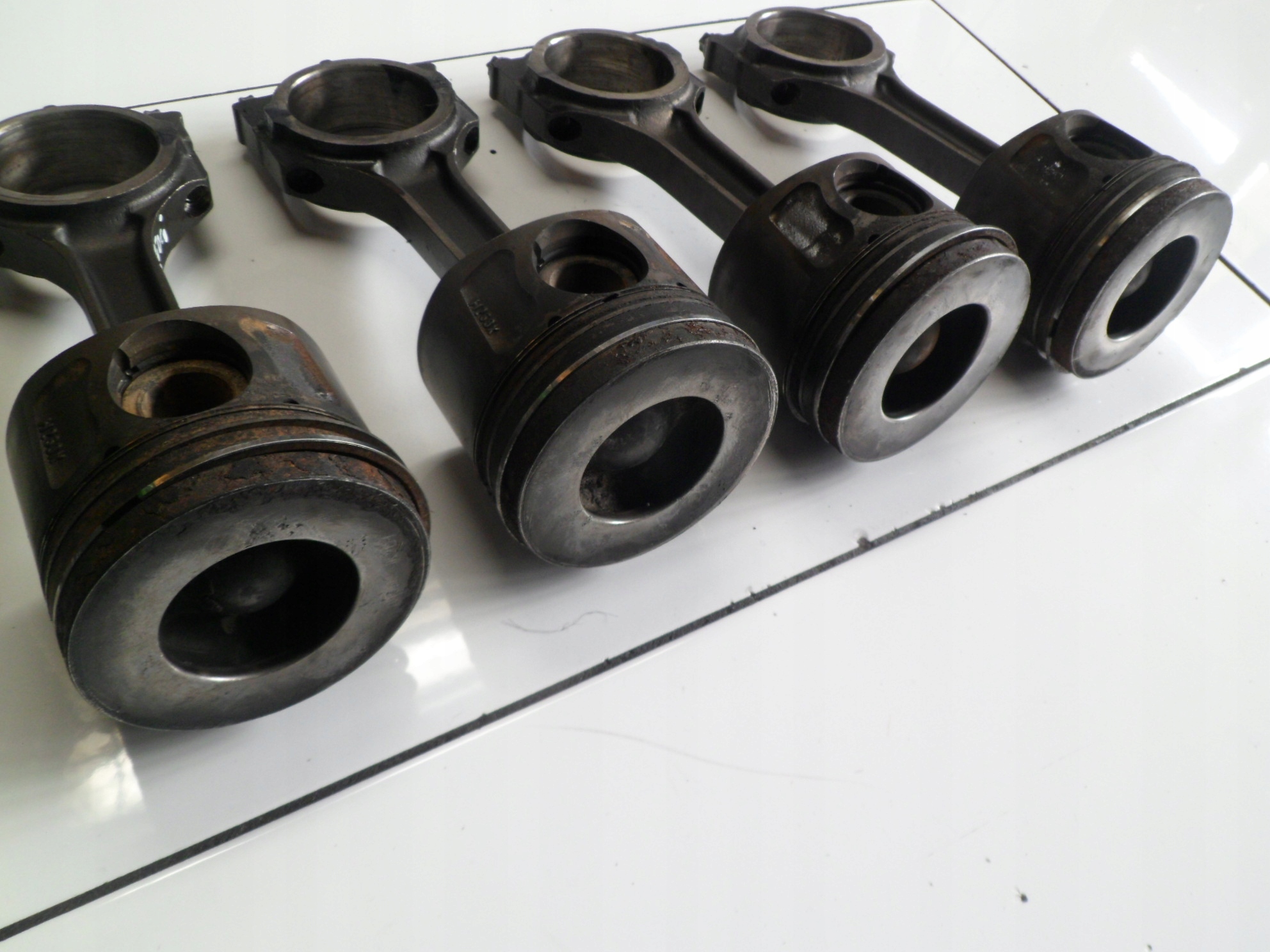 FORD TRANSIT MK7 2.2TDCI Piston avec bielle