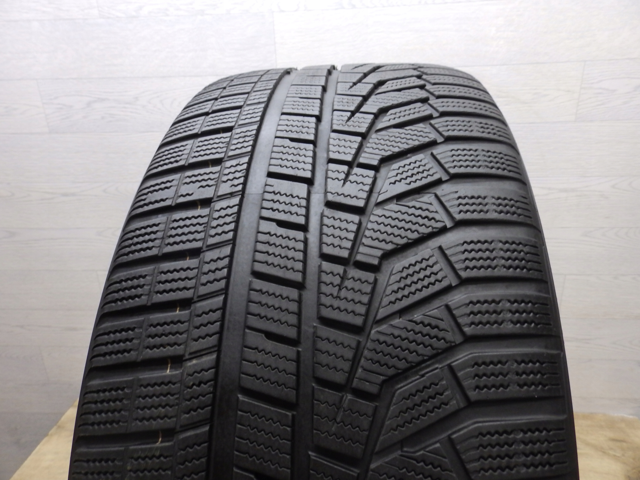 Opona zimowa Hankook Winter I*Cept EVO 2 275/40/22 Model Winter i*cept evo2