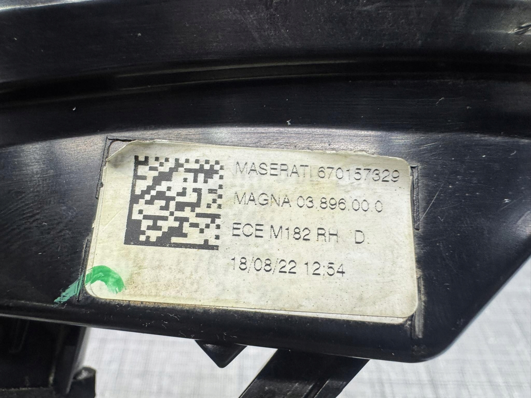 фонарь правый MASERATI GRECALE 670157329