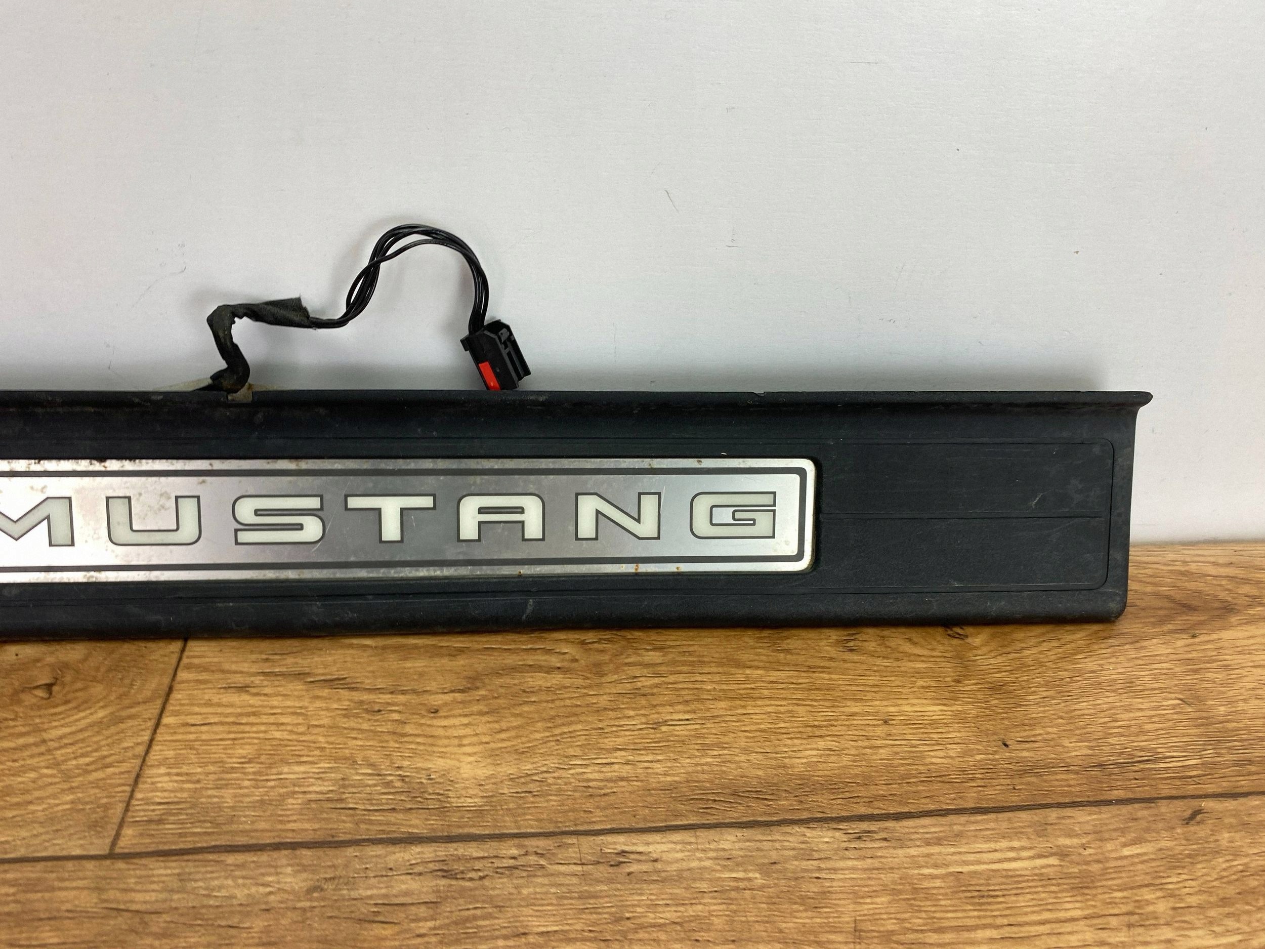 cap threshold door przednich Ford Mustang VI 2015+