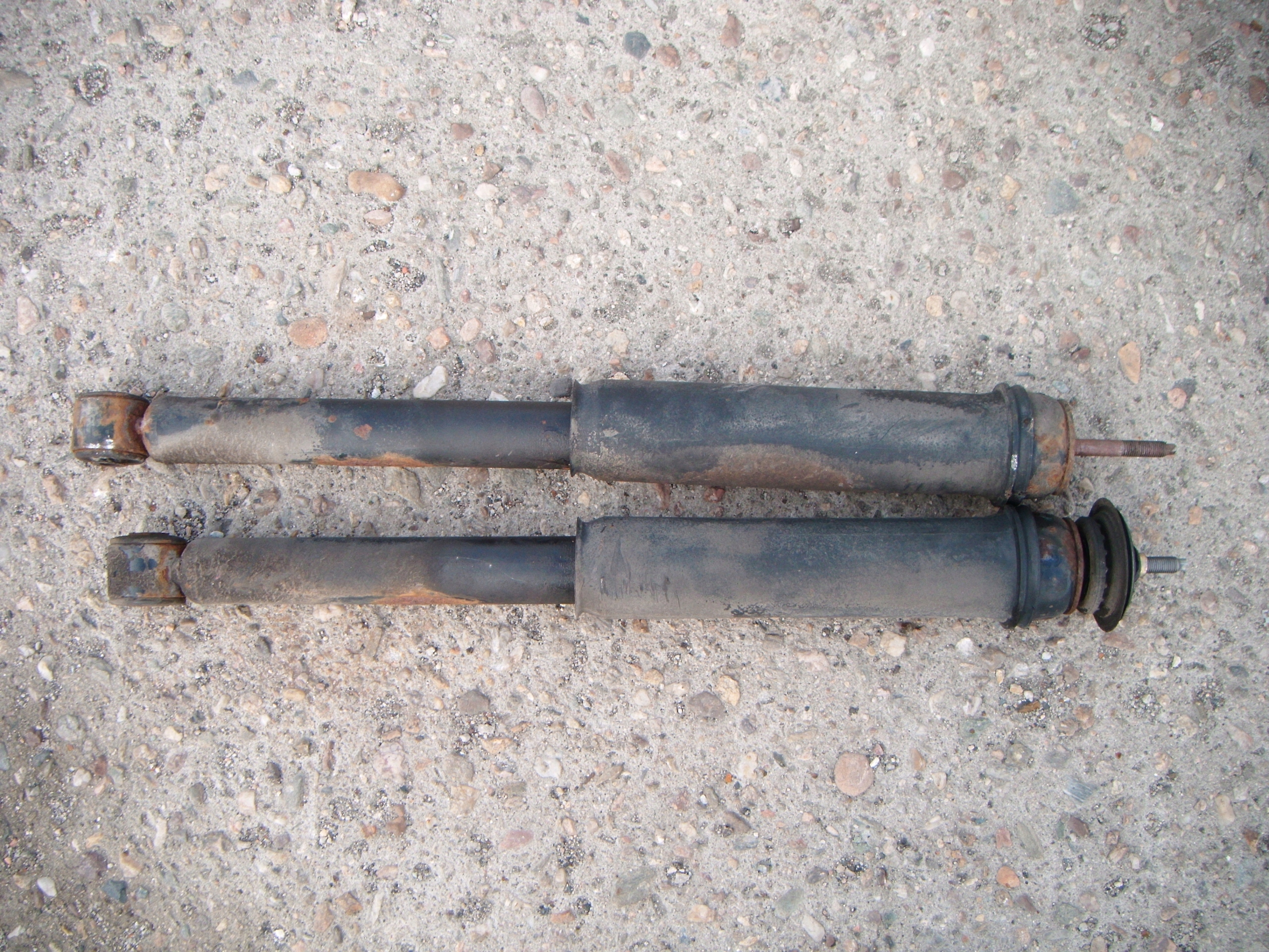 MITSUBISHI GRANDIS 03-11 AMORTYZATORY TYŁ KOMPLET