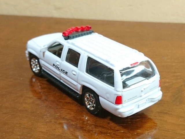 RESORAK CHEVROLET SUBURBAN POLICJA USA MODEL WELLY Model CHEVROLET