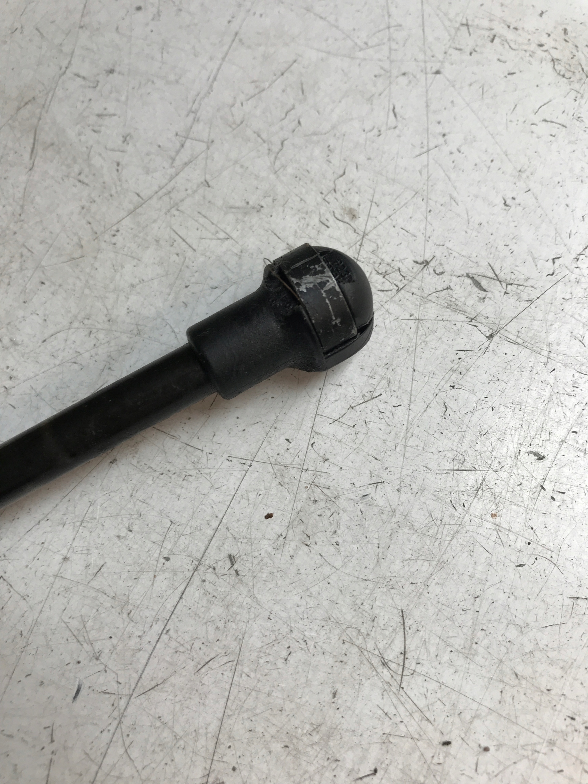 damper bonnet boot TOYOTA AYGO and 689500H010