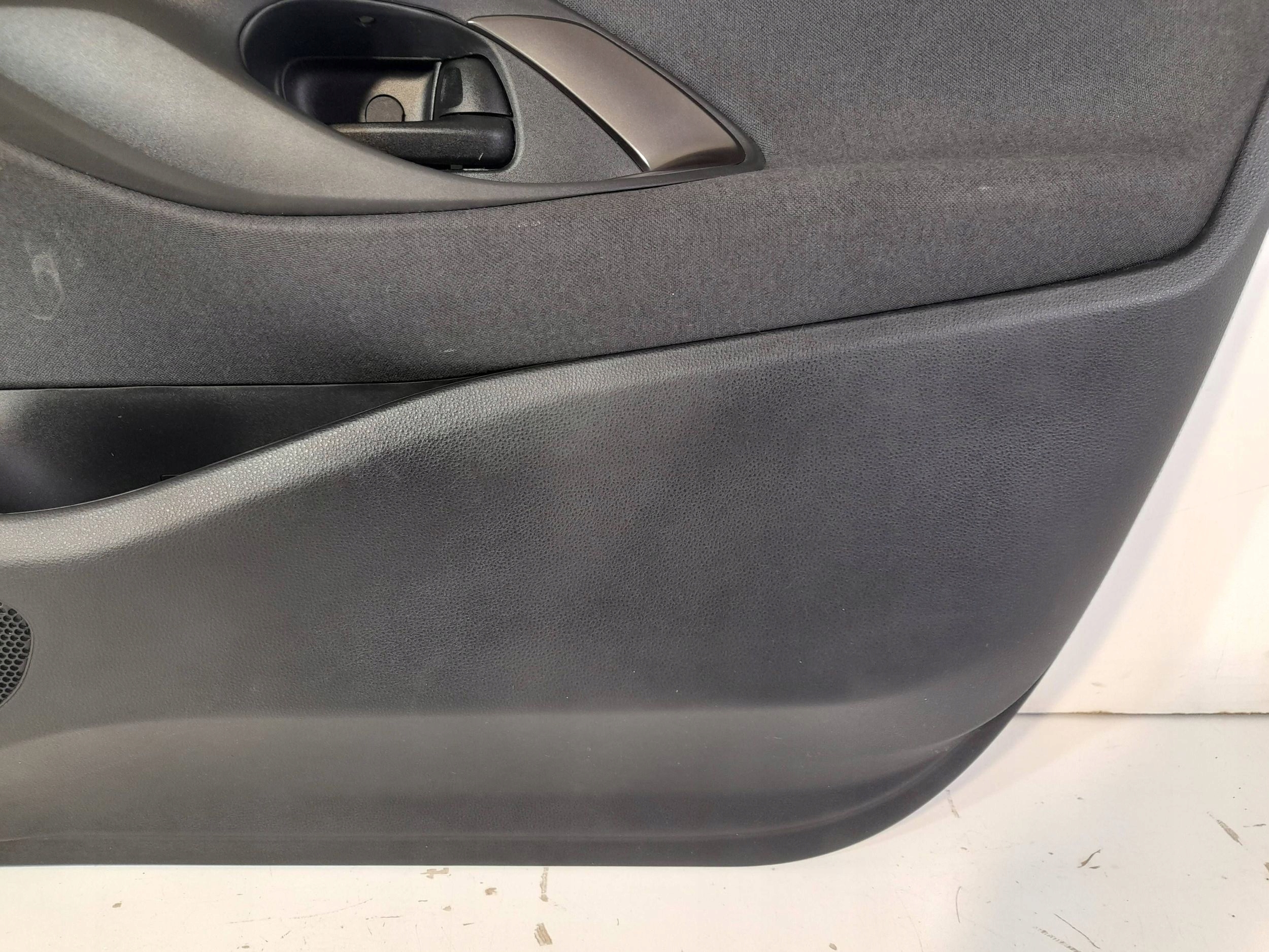 Toyota Yaris Cross side door front right 676100DP21C2 (ET219)