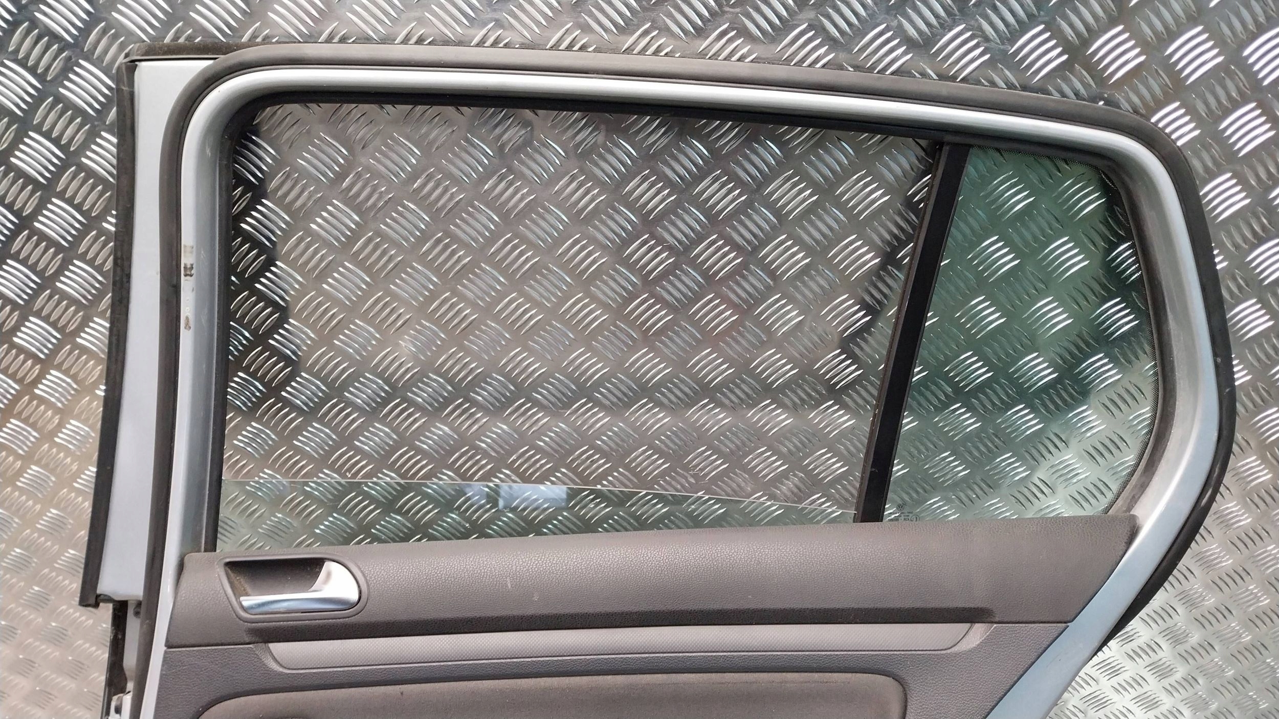 Portière Arrière Droit VW GOLF V HATCHBACK 03