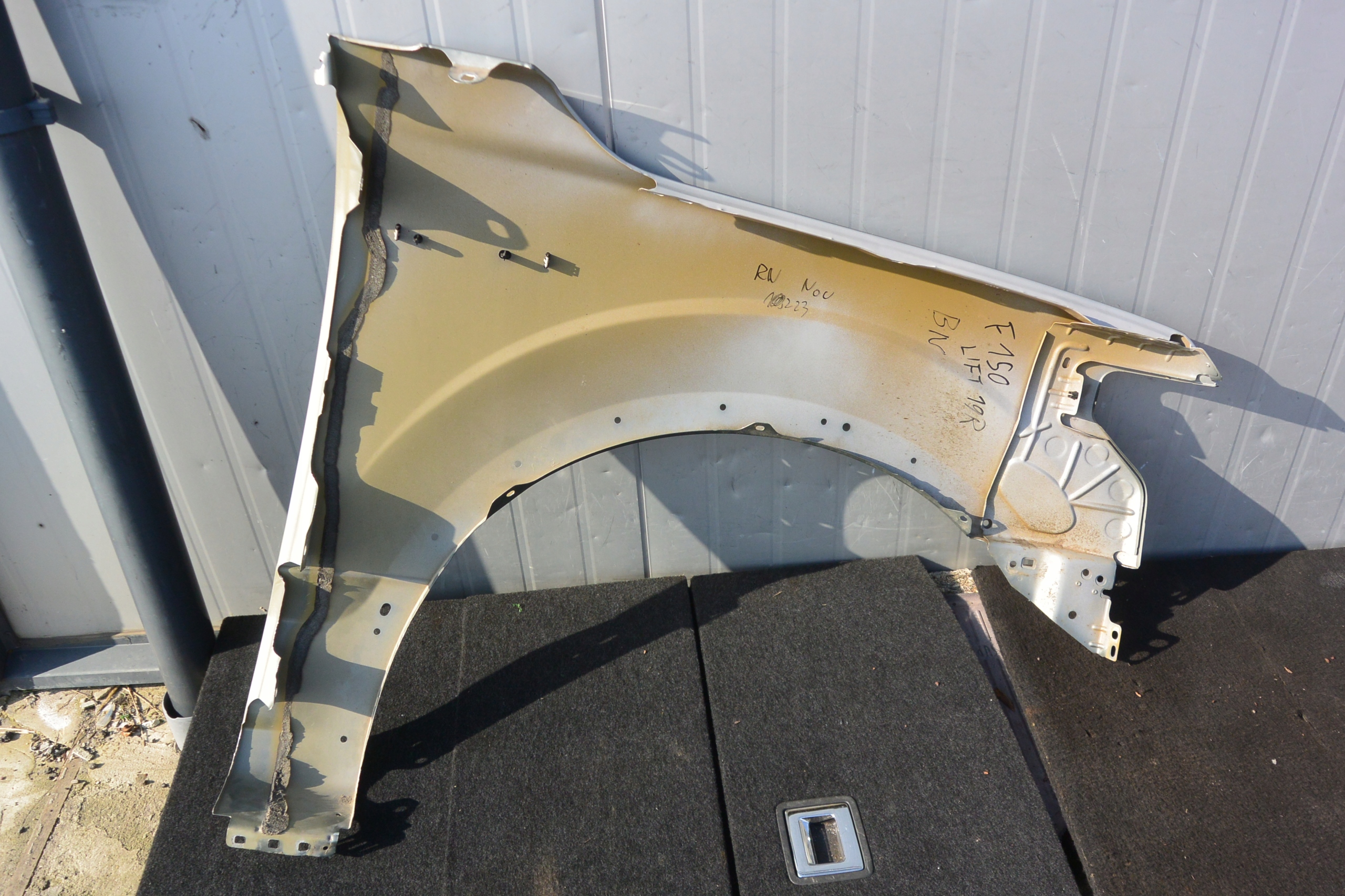 fender left front FORD F150 LARIAT 2017