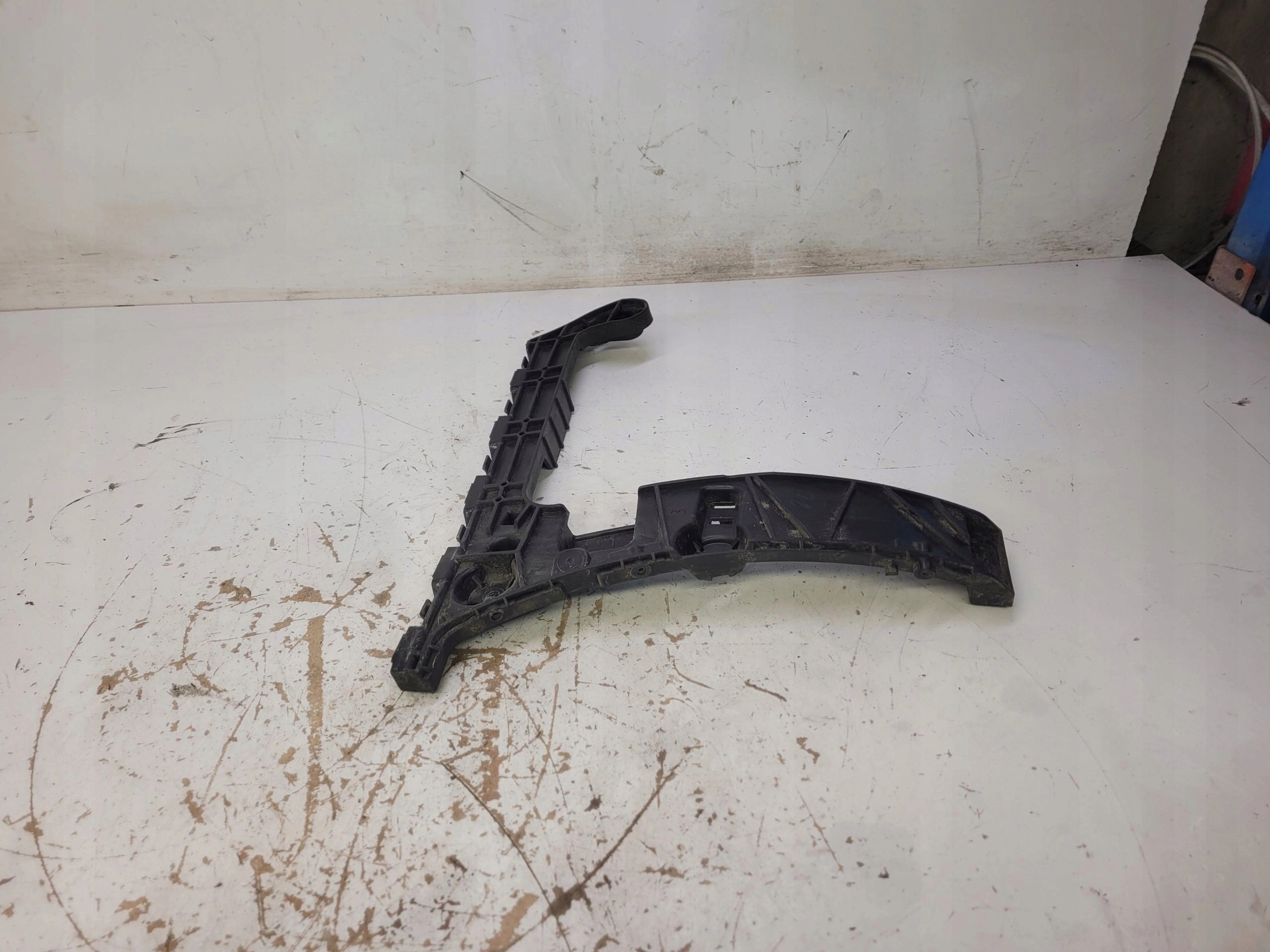 bumper bracket left T AUDI A4 B9 AVANT 8W9807453