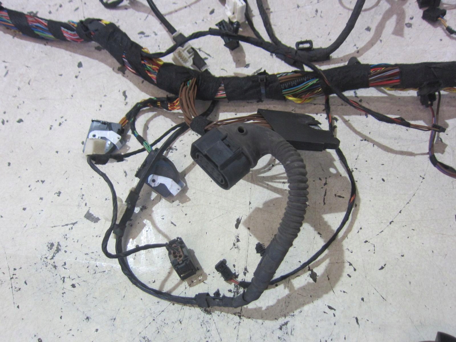 BMW X1 F48 bundle wiring electrical right rear part lights boot 6821864