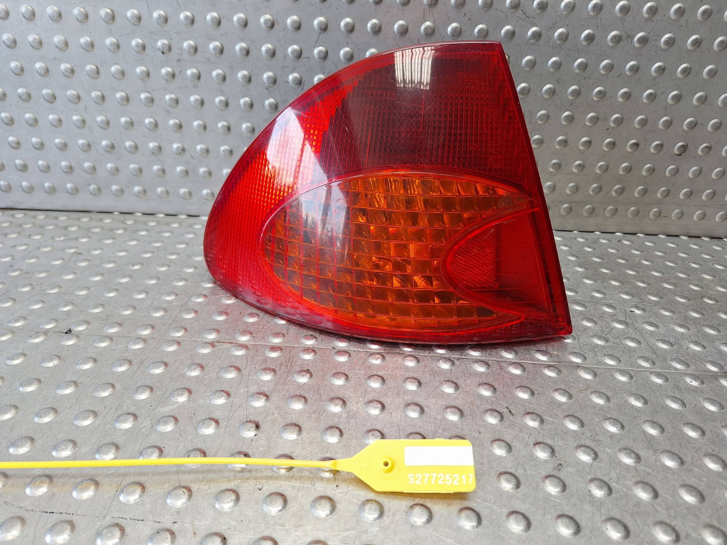 light rear part left TOYOTA AVENSIS 97-02 KOMBI EU