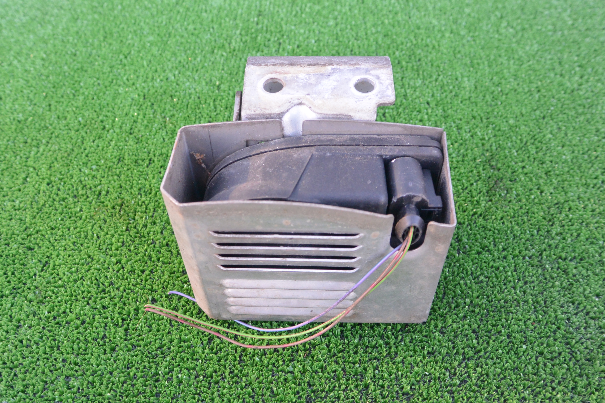 SYRENA ALARM SYGNAŁ KLAKSON AUDI TT 8J