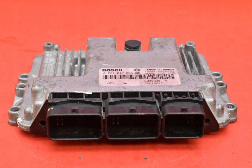control unit computer of the engine 8200935115 RENAULT TRAFIC 2 II 2.0 DCI 115 KM