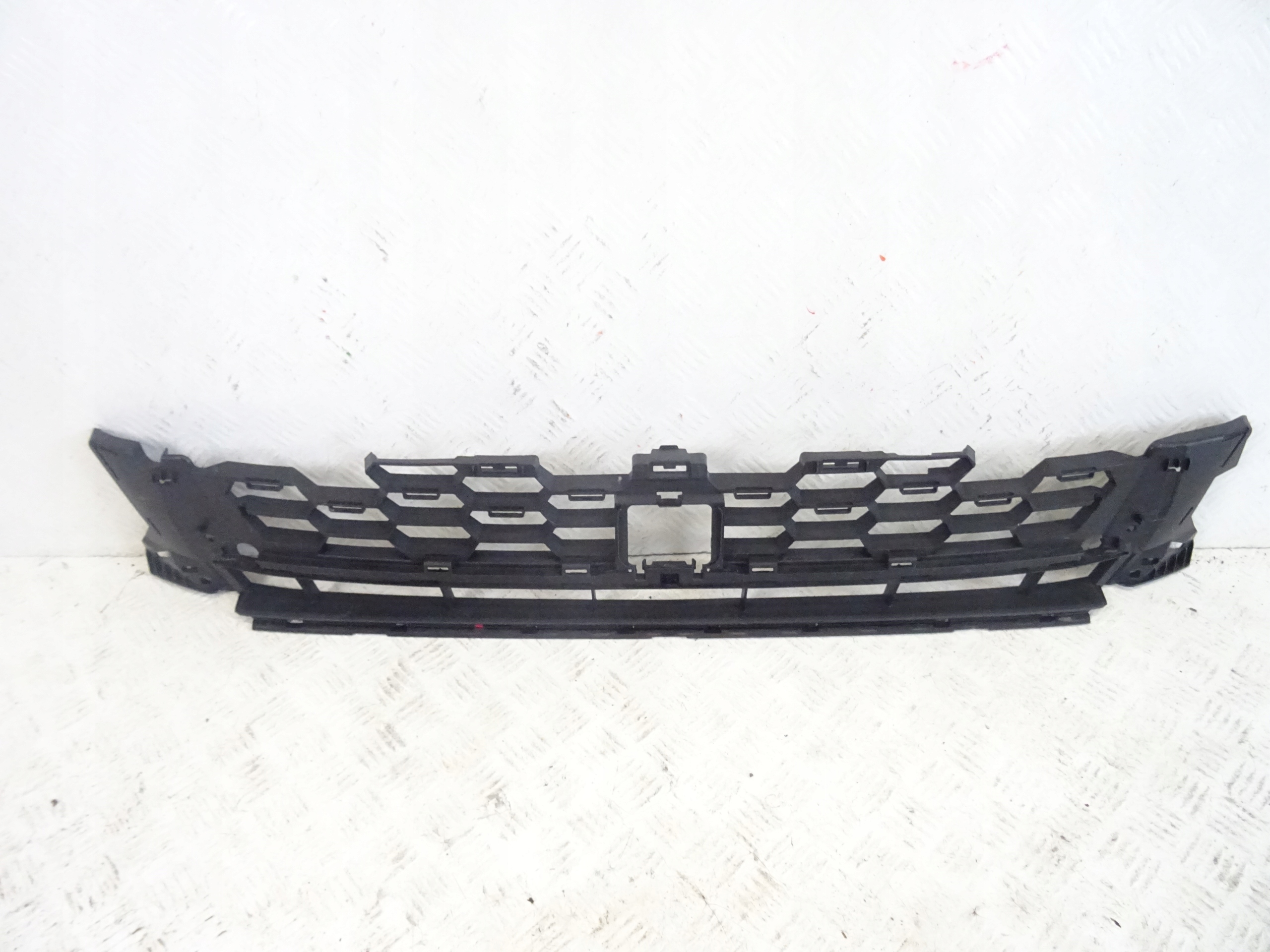 grid of a bumper front front central AUDI A3 8Y S-LINE 8Y0807647A