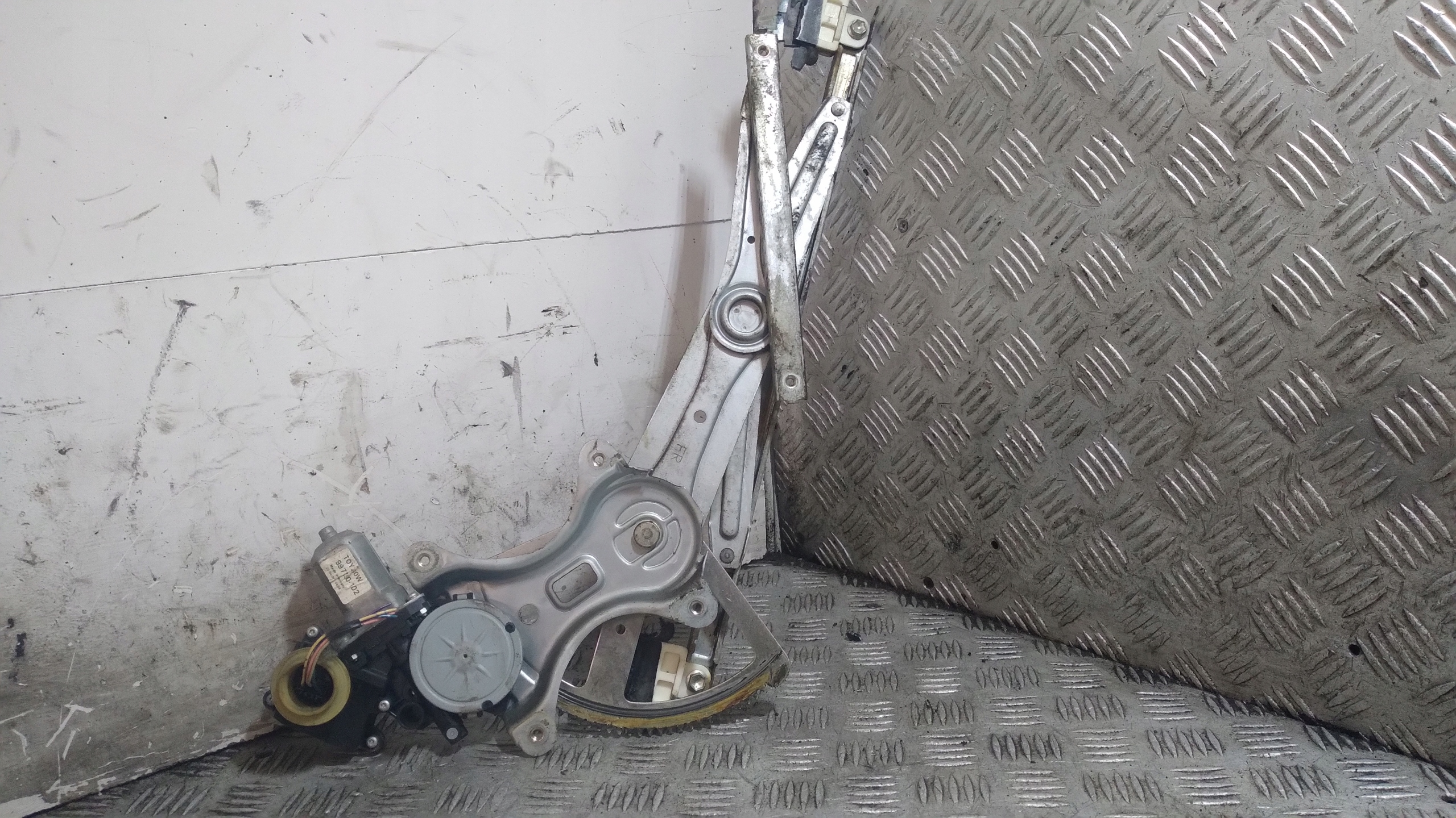 ELE mechanism windows right front TOYOTA COROLLA VERSO 69810-0F010