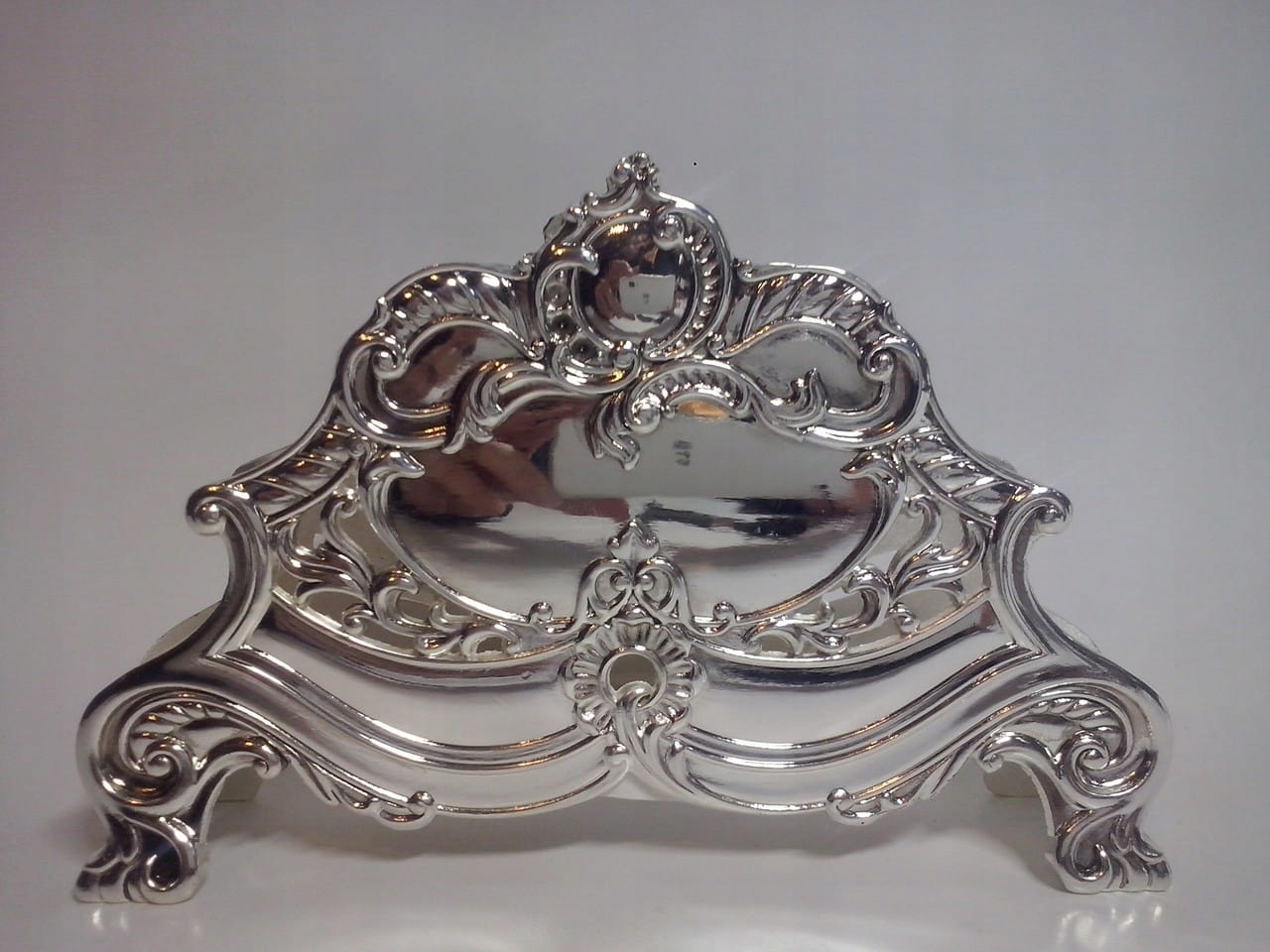 

Serwetnik metalowy srebrny platerowany zdobiony