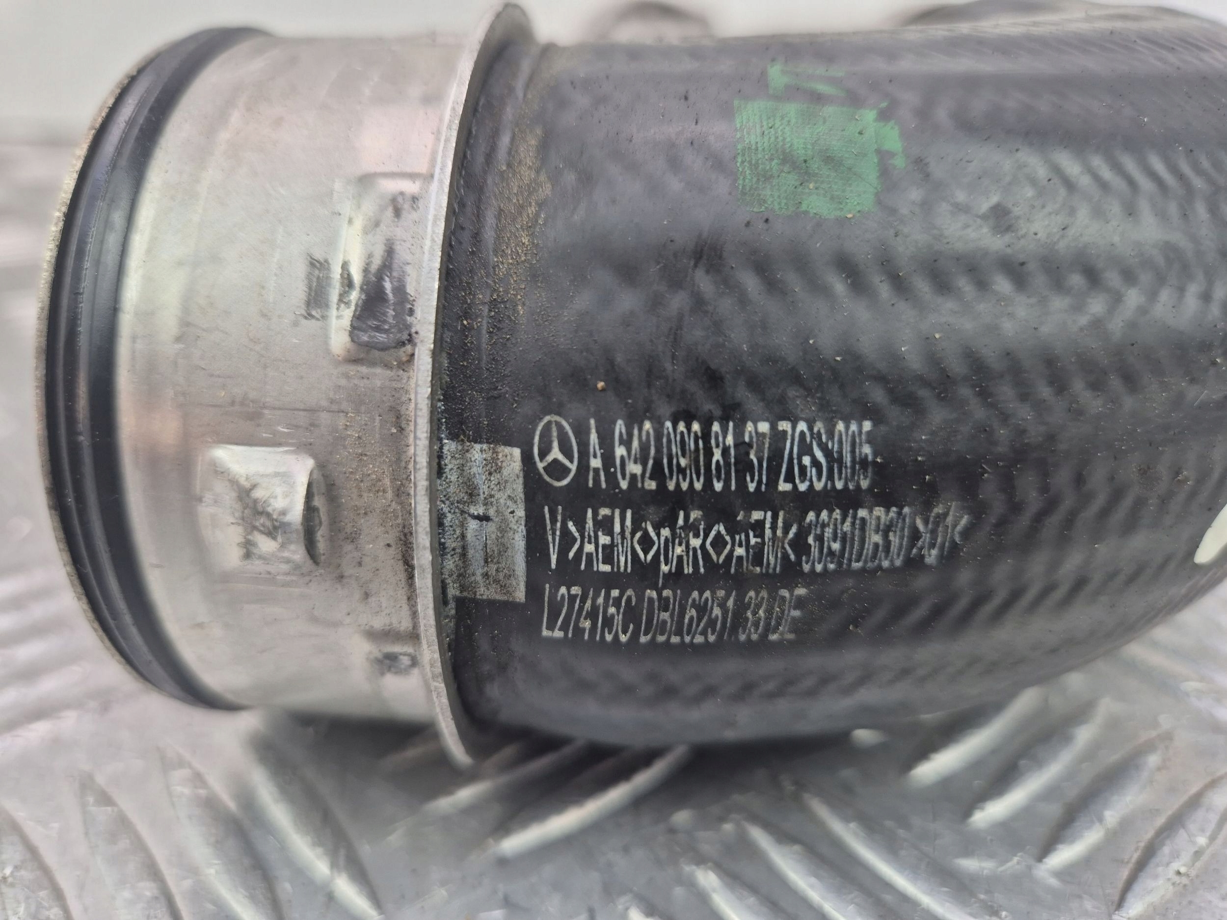 Mercedes E350d W213 hadice intercoolera A6420908137 OM642.855