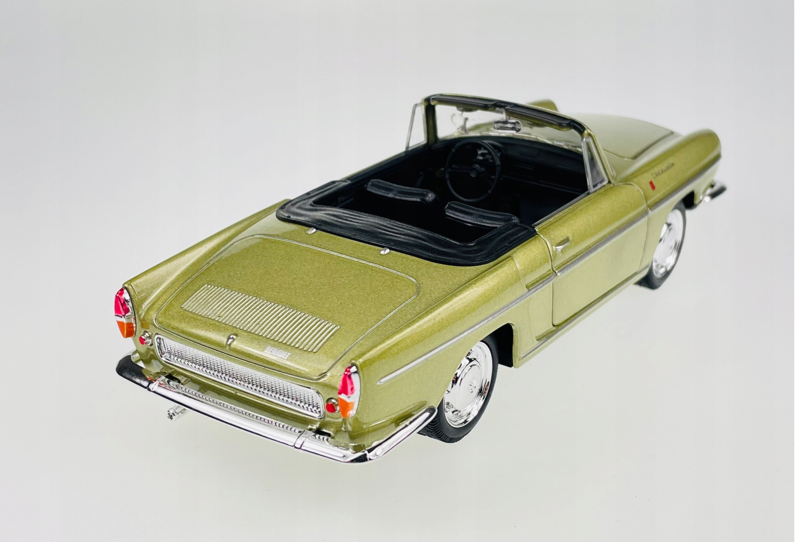 WELLY RENAULT CARAVELLE 1:24 NOWY METALOWY MODEL Model RENAULT CARAVELLE