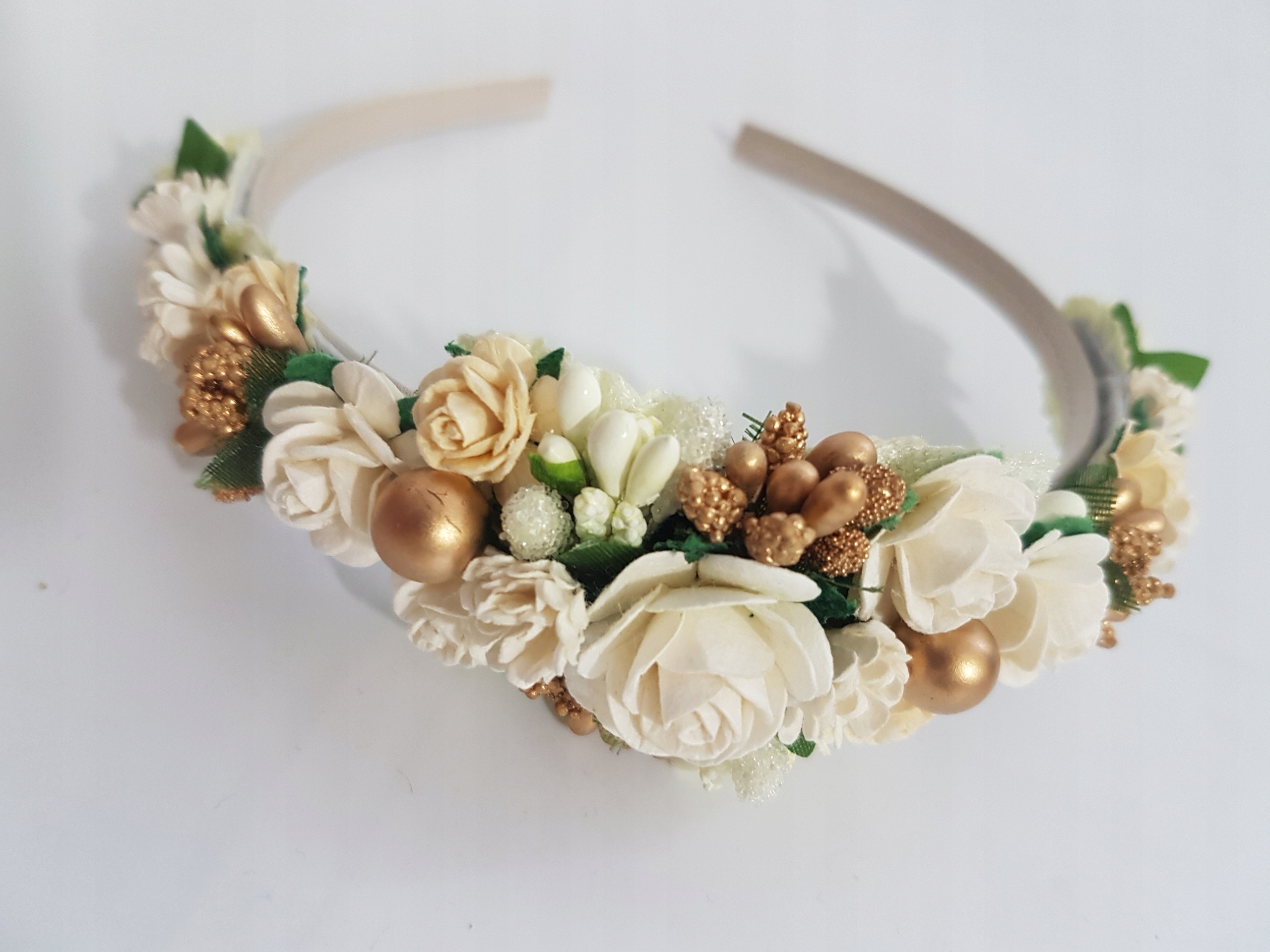 OPASKA KWIATY ECRU+ZŁOTO KOMUNIA RÓŻYCZKI Marka bez marki