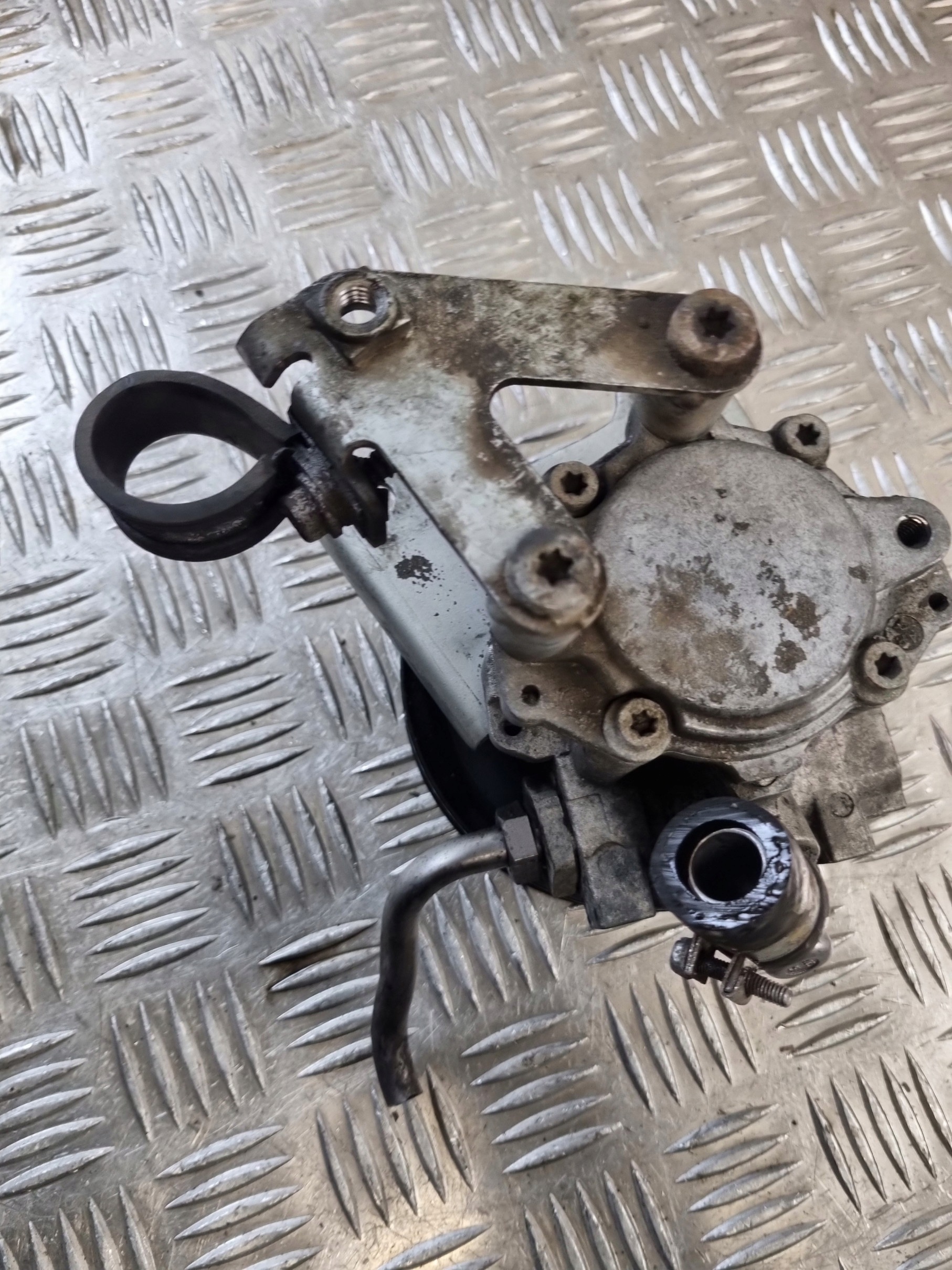 pompe direction assistée BMW E39 520I
