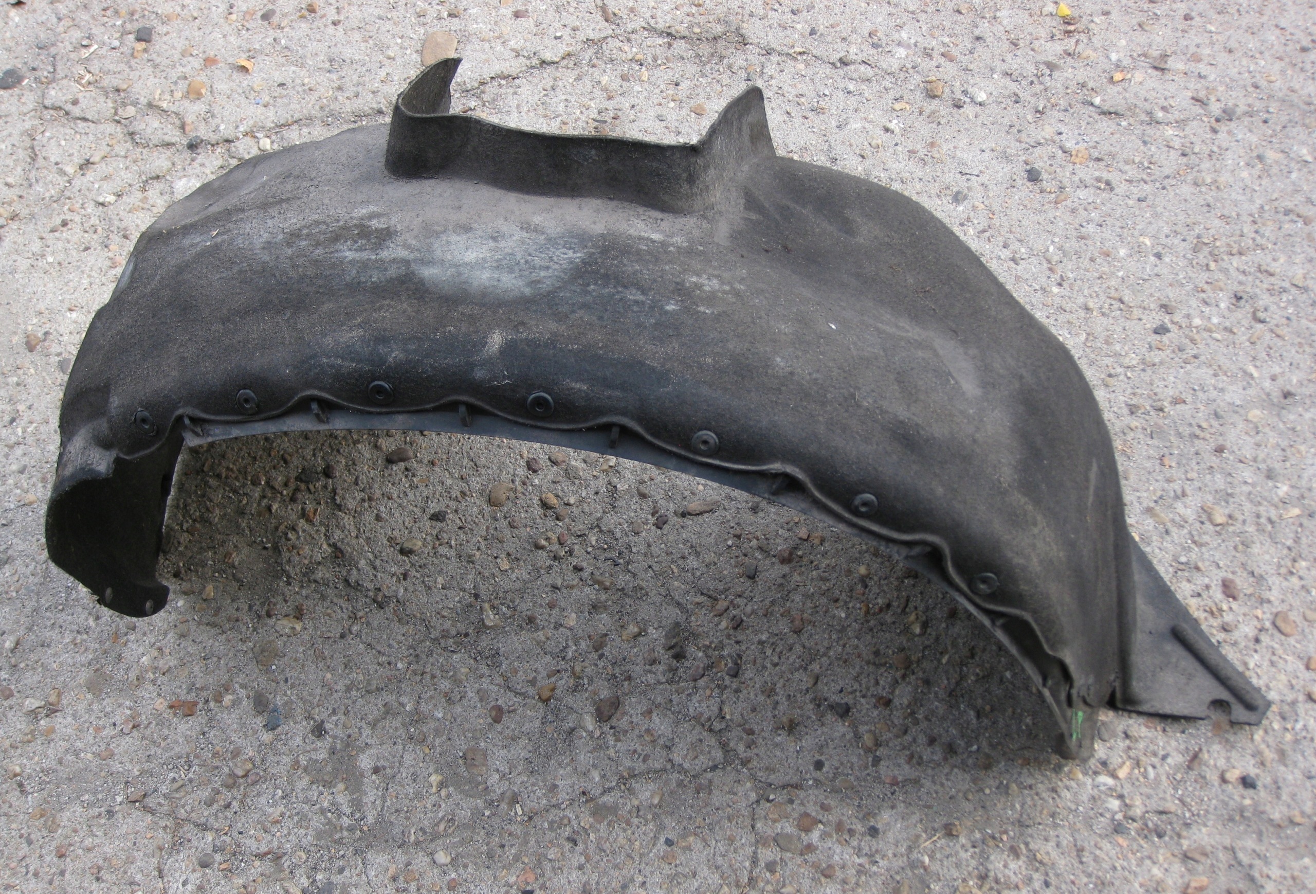 VOLVO V70 2.0 D 09R mudguard left front 30796596